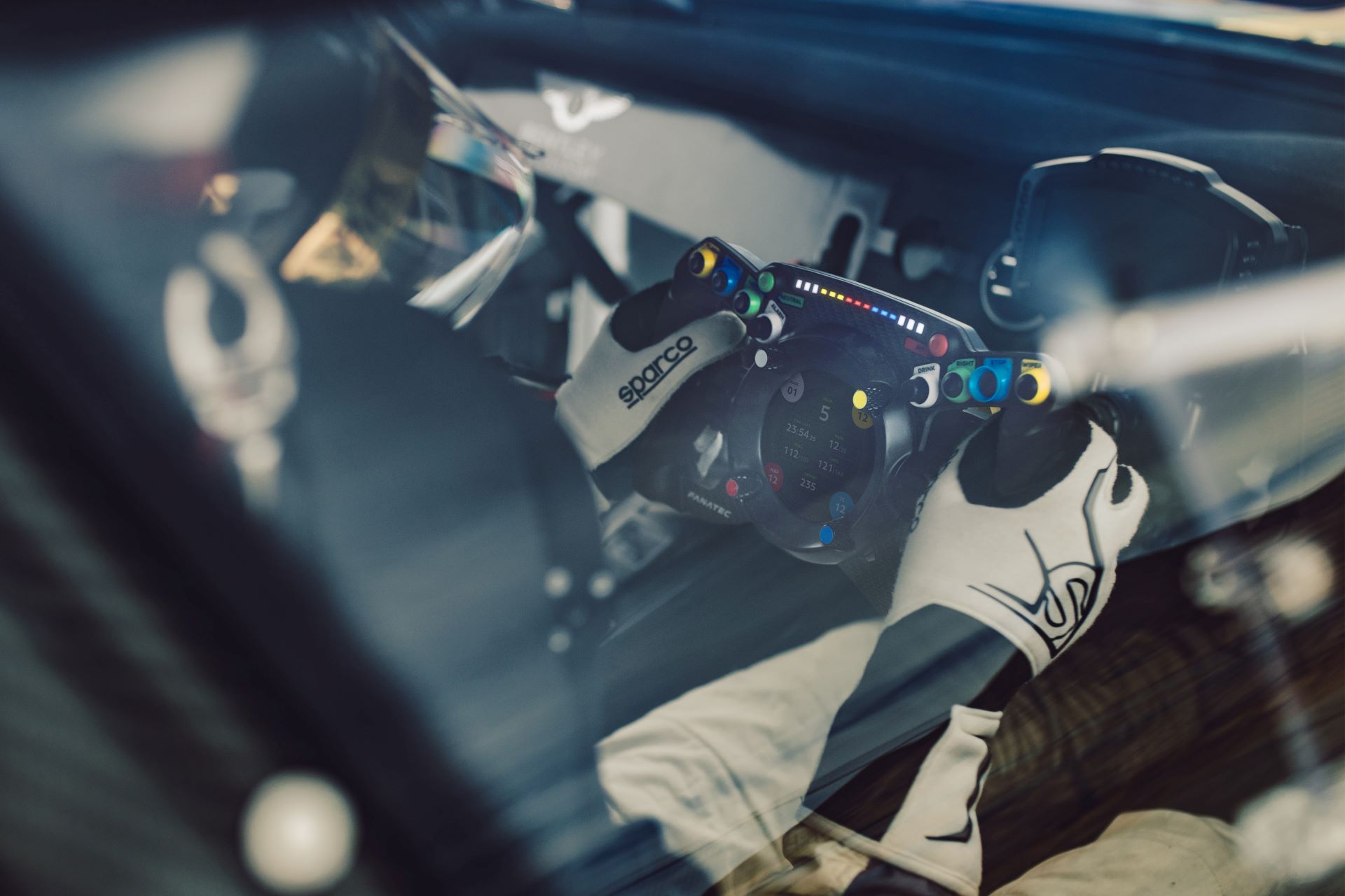 Fanatec And Bentley Motorsport Unveil New Bentley Gt3 Podium Steering Wheel For Sim Racing Enthusiasts