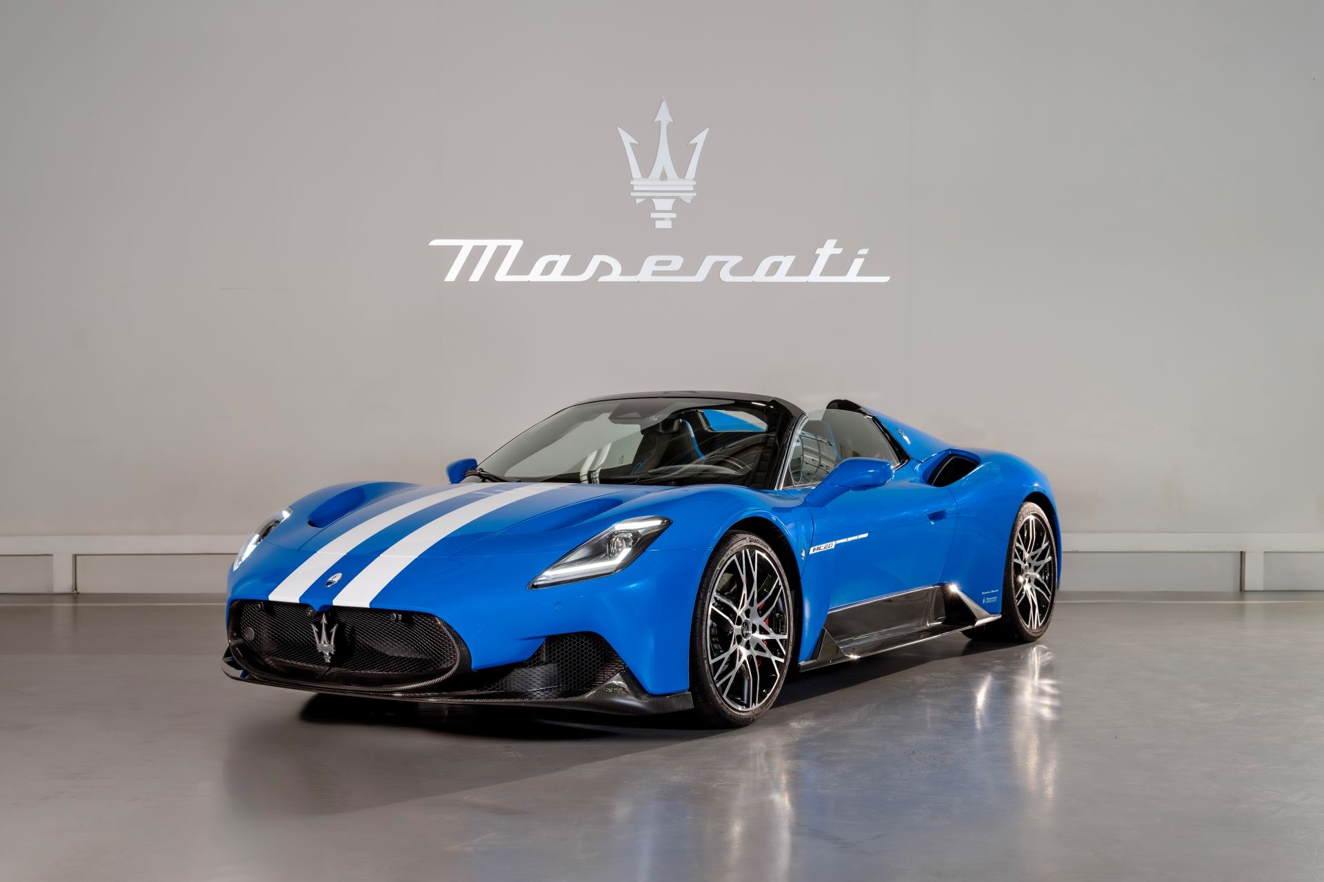 Maserati Delivers A Bespoke Masterpiece The Mc20 Maserati Per Maserati