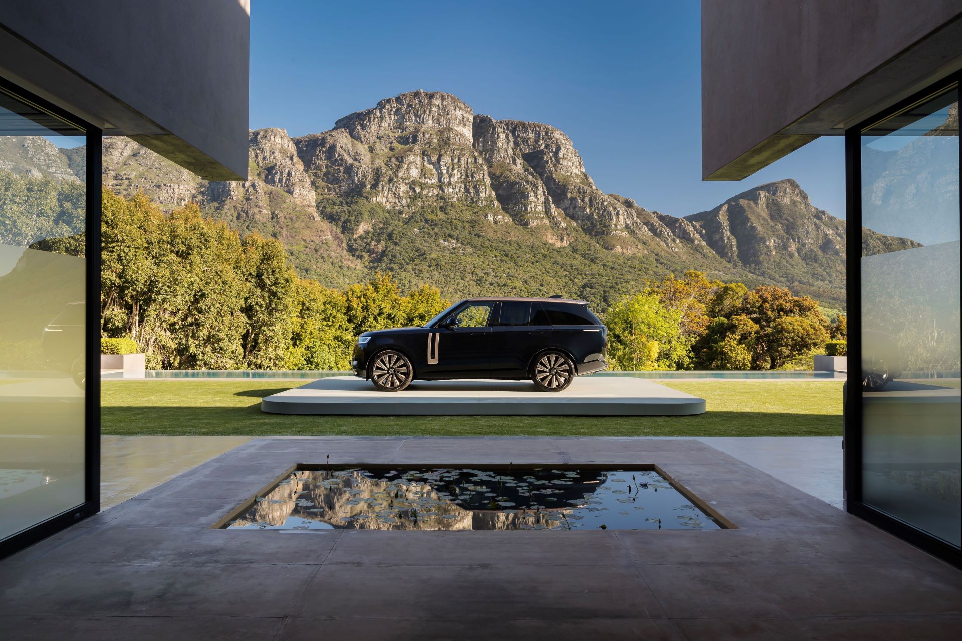 The Range Rover Sv Onyx Edition A Pinnacle Of Luxury Tailored For Africa