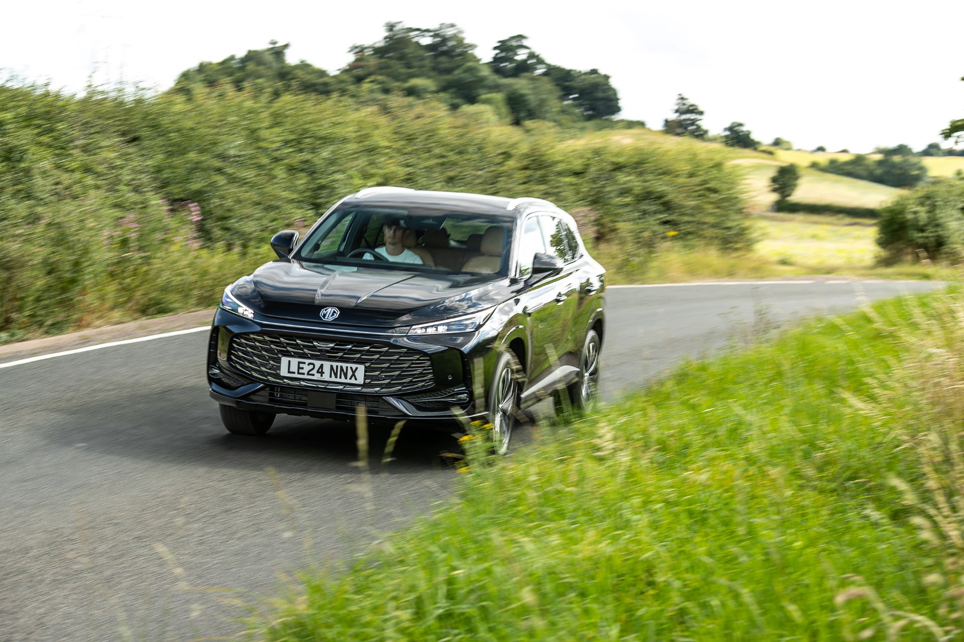 Mg Hs Triumphs With Double Victory At The 2025 What Car Car Of The Year Awards