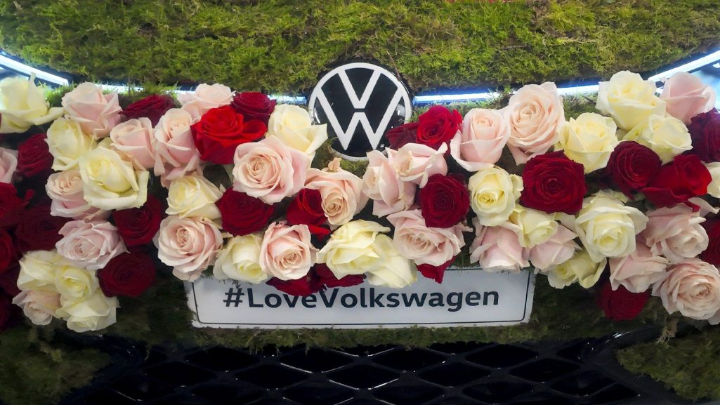 Volkswagens Rose Covered Id3 Gtx Performance Brings Valentines Day Magic To Londons South Bank