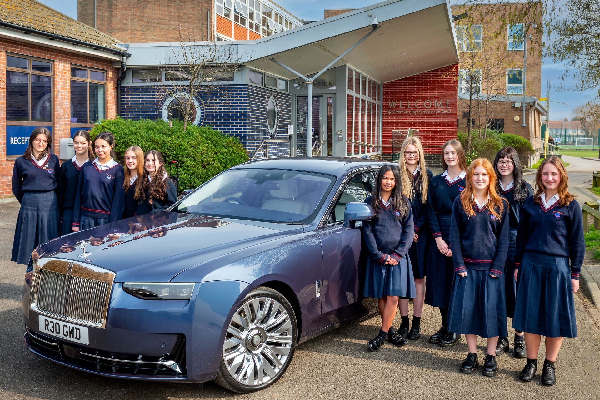 Rolls Royce Motor Cars Inspires Future Steam Talent With All Female Workshops