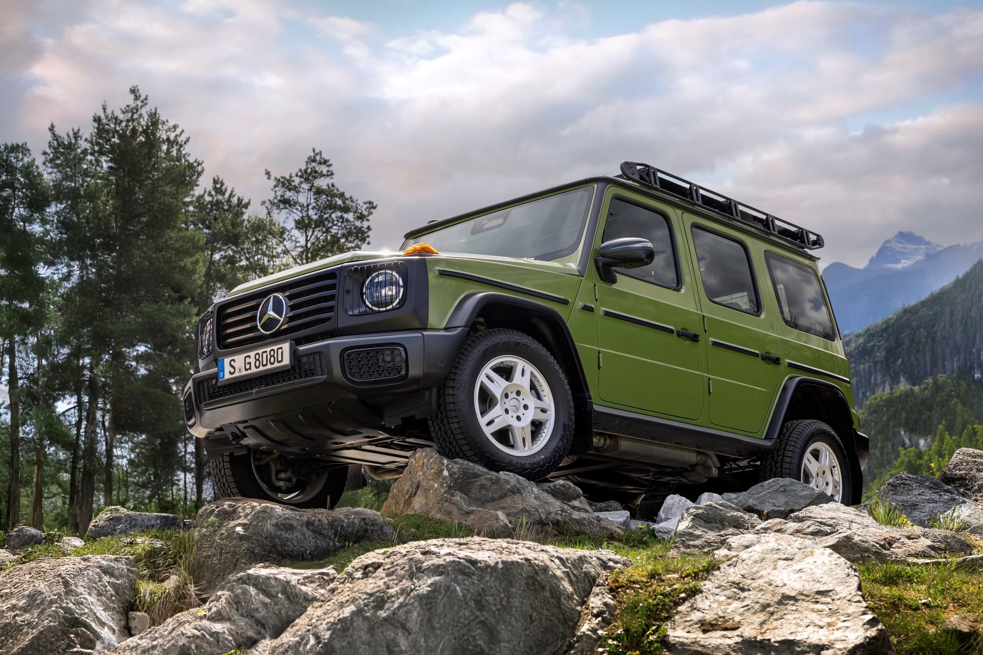 Mercedes Benz Pays Tribute To An Icon The G Class Edition Stronger Than The 1980s