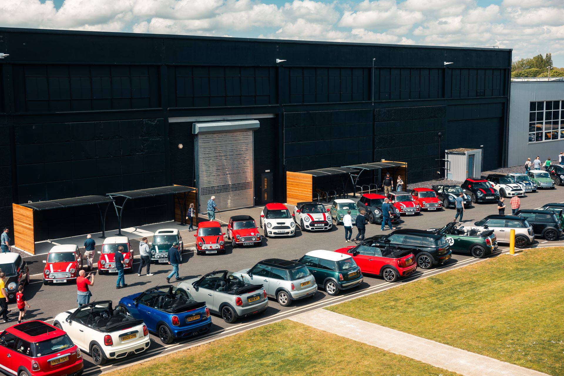 Mini Plant Oxford Hosts Mile Of Minis Charity Road Rally In Support Of Buttle Uk