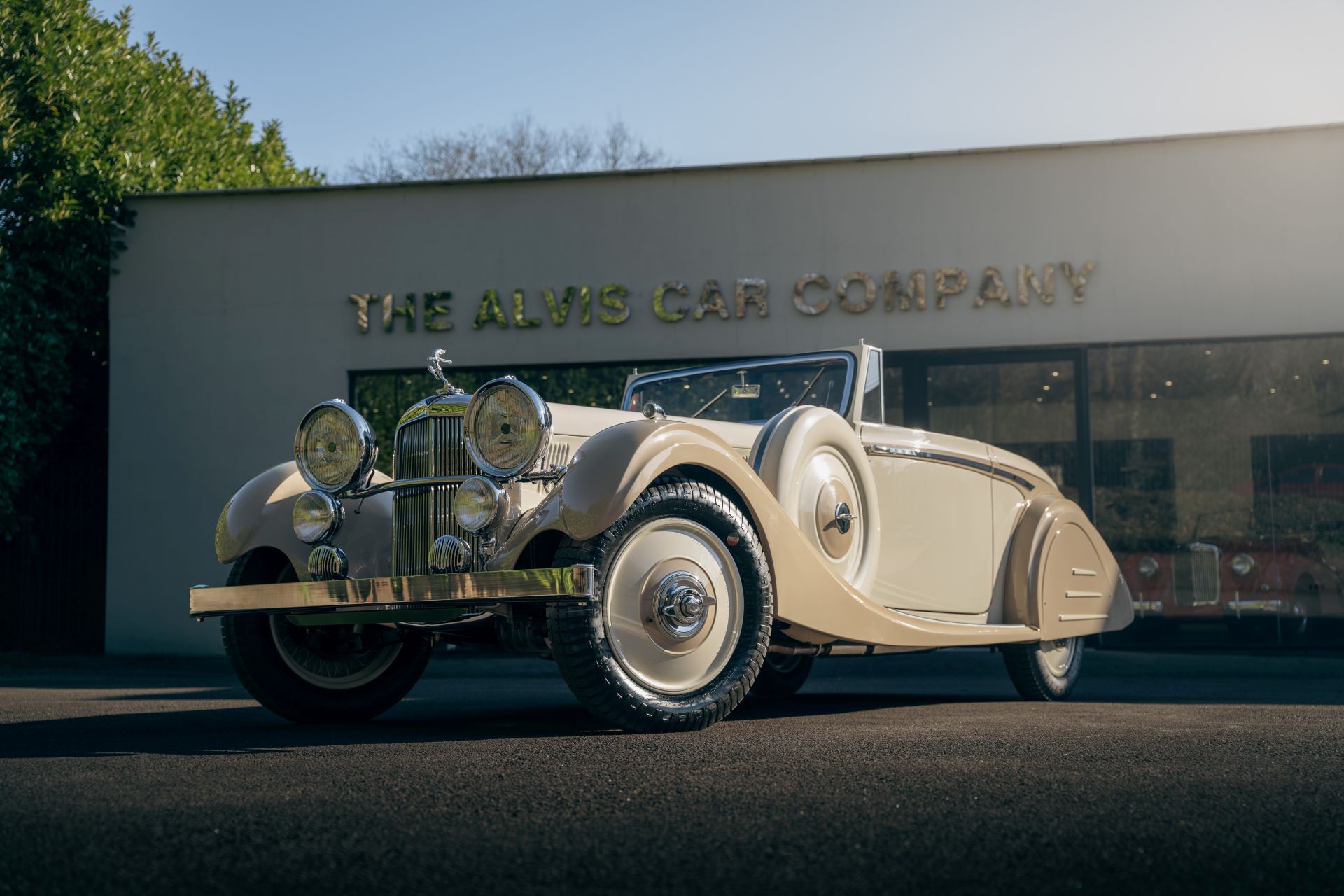 Time Honoured Elegance Reborn Alvis Unveils The 2025 Lancefield Continuation Car At Automobile Council Japan