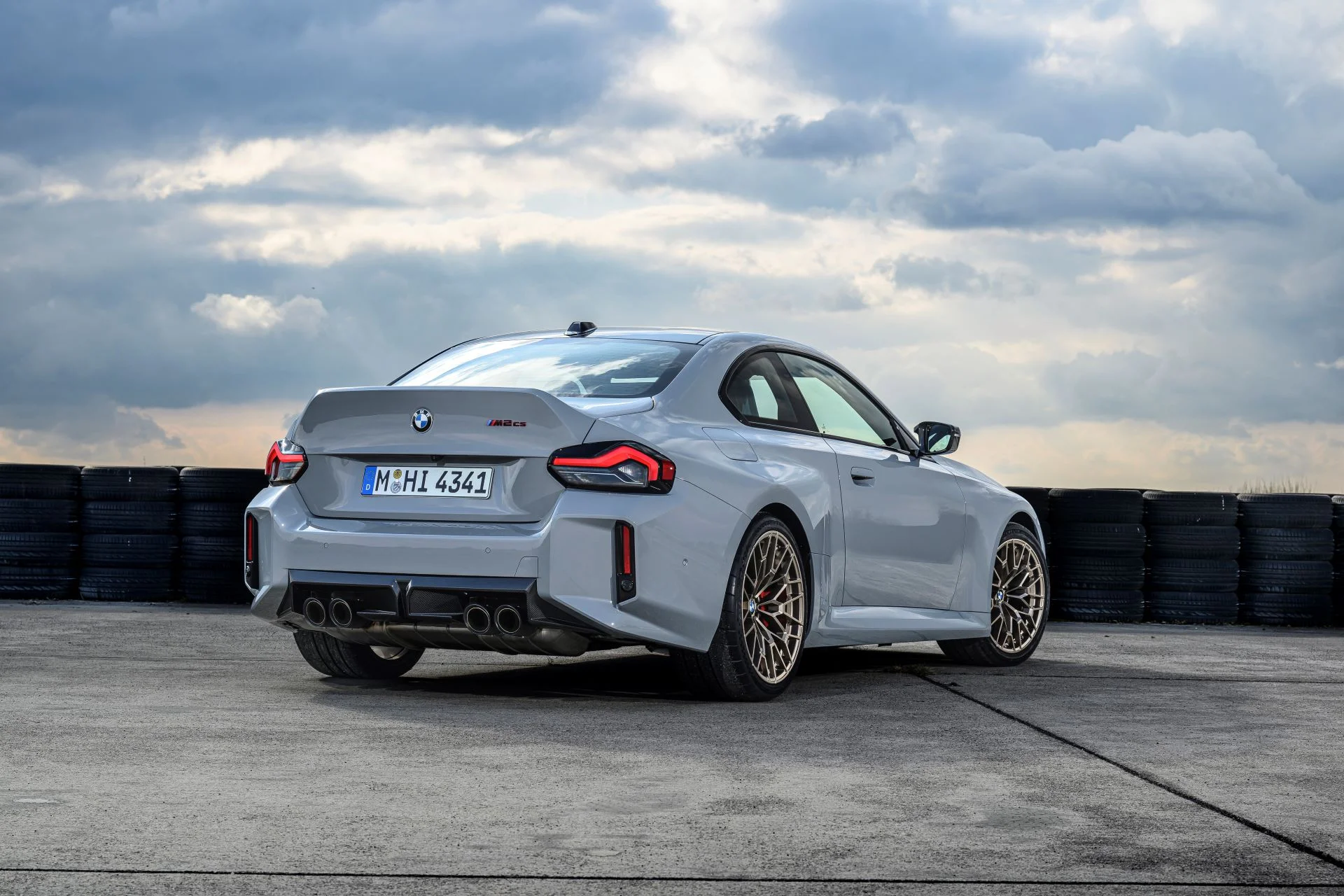 The Bmw M2 Cs Returns A Track Honed Masterpiece With Everyday Attitude