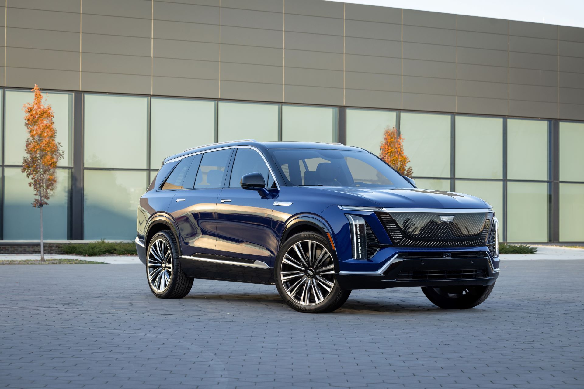 Cadillac Vistiq Ushers In New Era With Envisics Groundbreaking Augmented Reality Hud Technology
