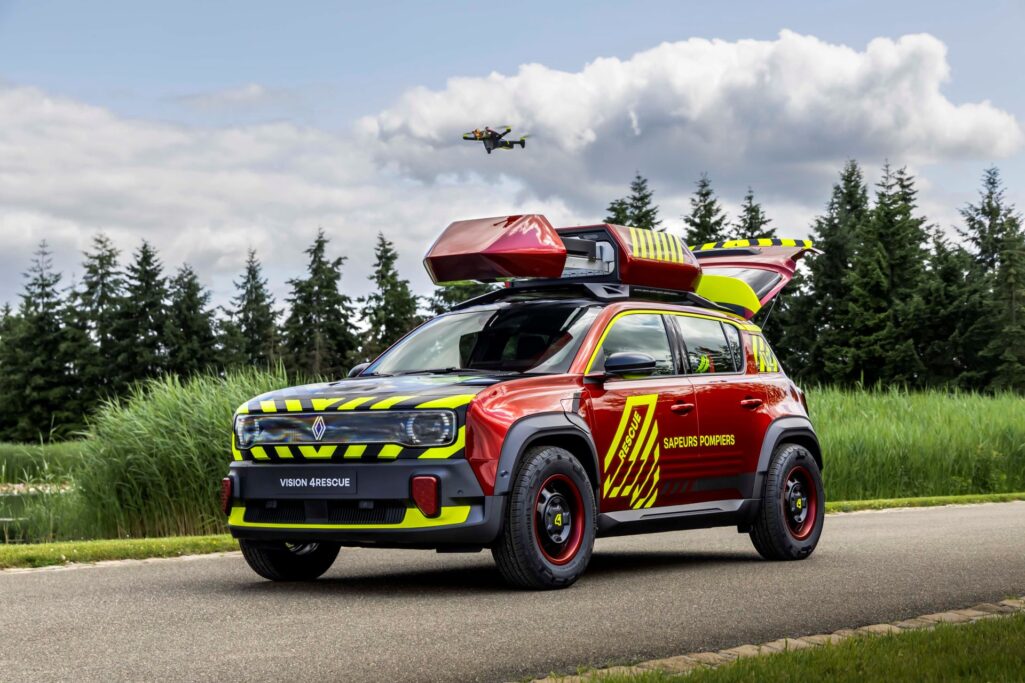 Renault And Software Republique Unveil Vision4rescue A High Tech Command Centre On Wheels For Emergency Services