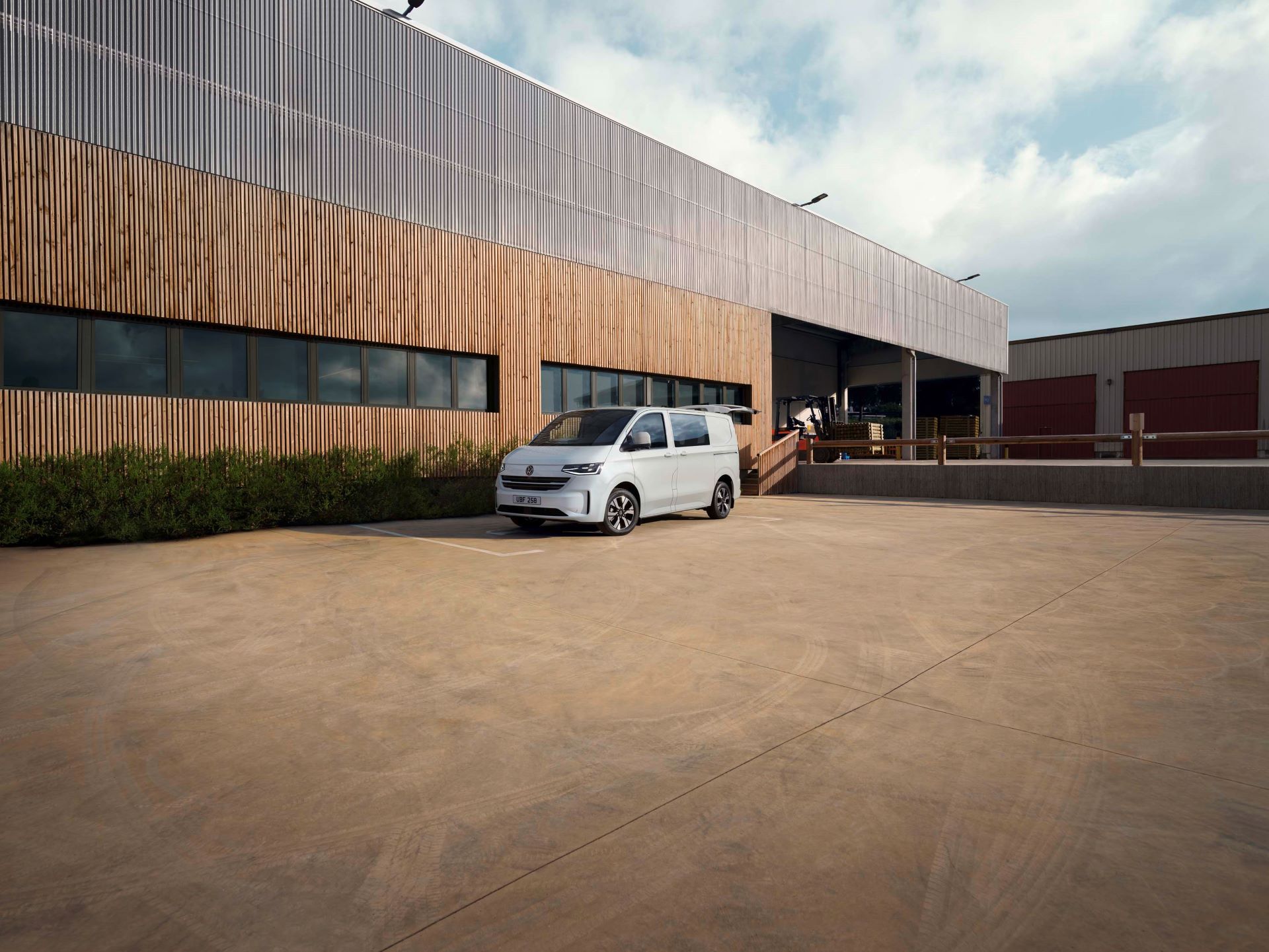 Volkswagen Commercial Vehicles Expands Popular Transporter Line Up With New Shuttle And Kombi Variants