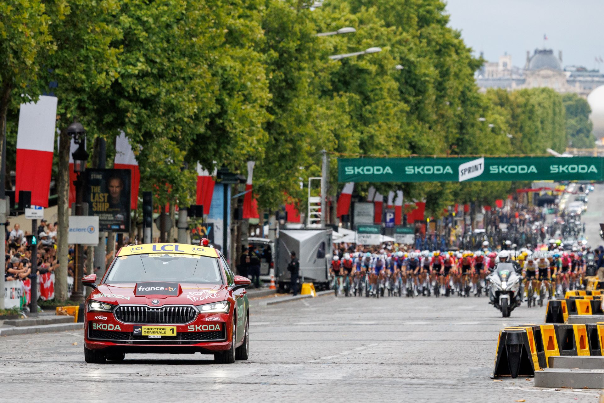 Skoda Auto Marks 22 Years Of Tour De France Partnership With Electrified Fleet And Anniversary Celebrations