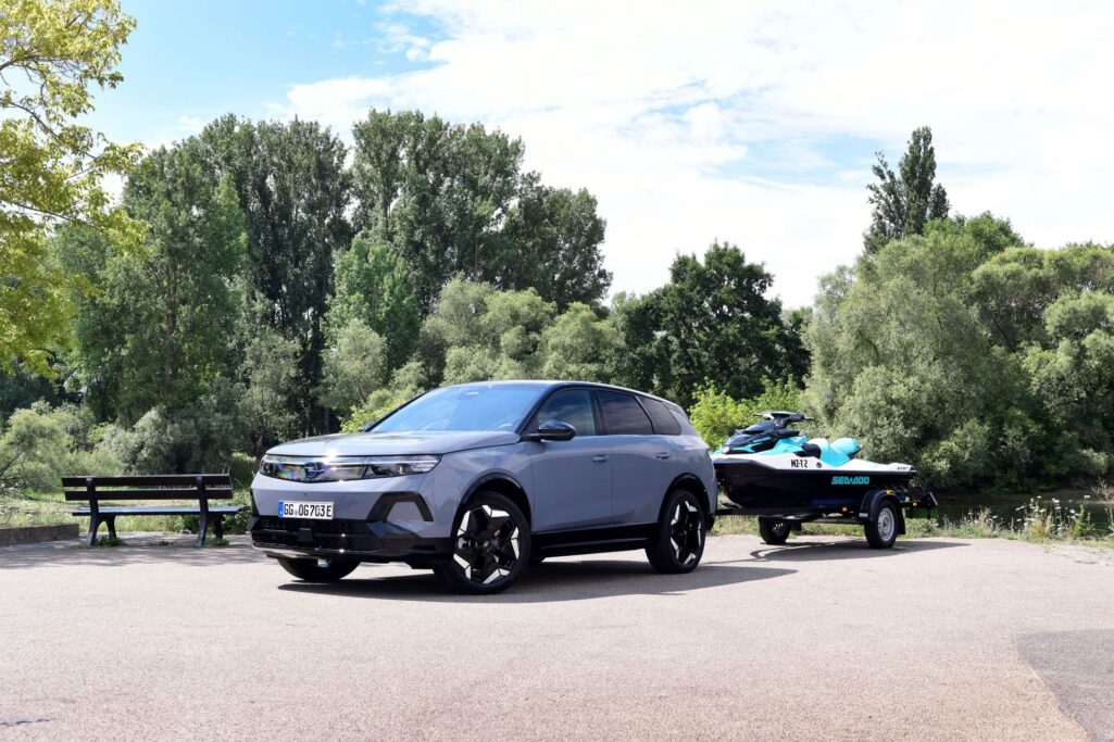 Opel Grandland Electric Awd Power Comfort And Capability Without Emissions