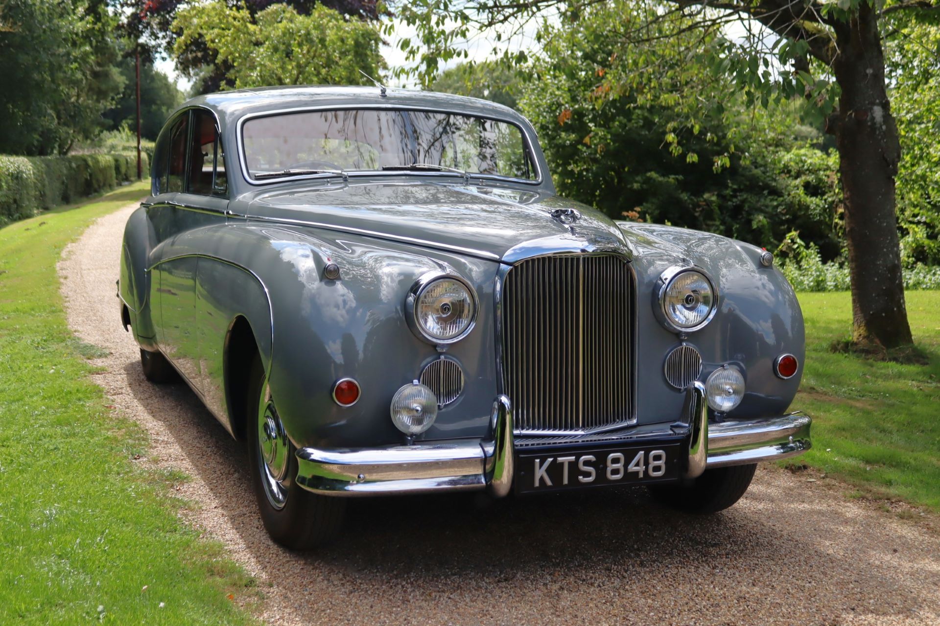 Royal Ride On The Block 1960 Jaguar Mk Ix From Princess Of Wales Family Wedding To Be Auctioned