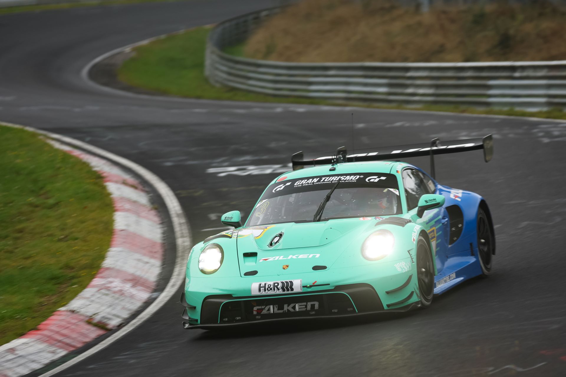 Falken motorsport porsche 911 gt3 r on route to victory in nls10
