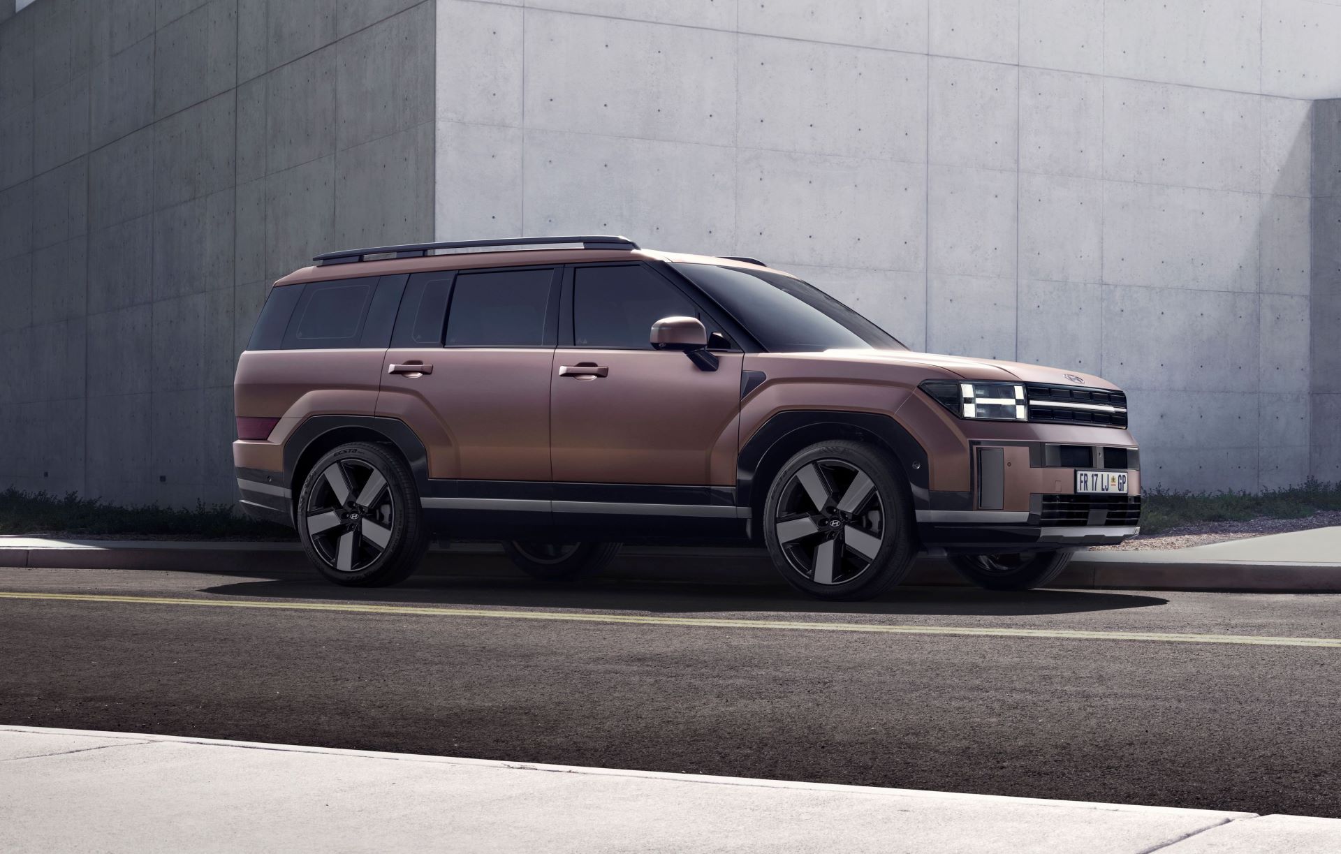 Hyundai santa fe makes a stunning debut at 2025 sa auto week