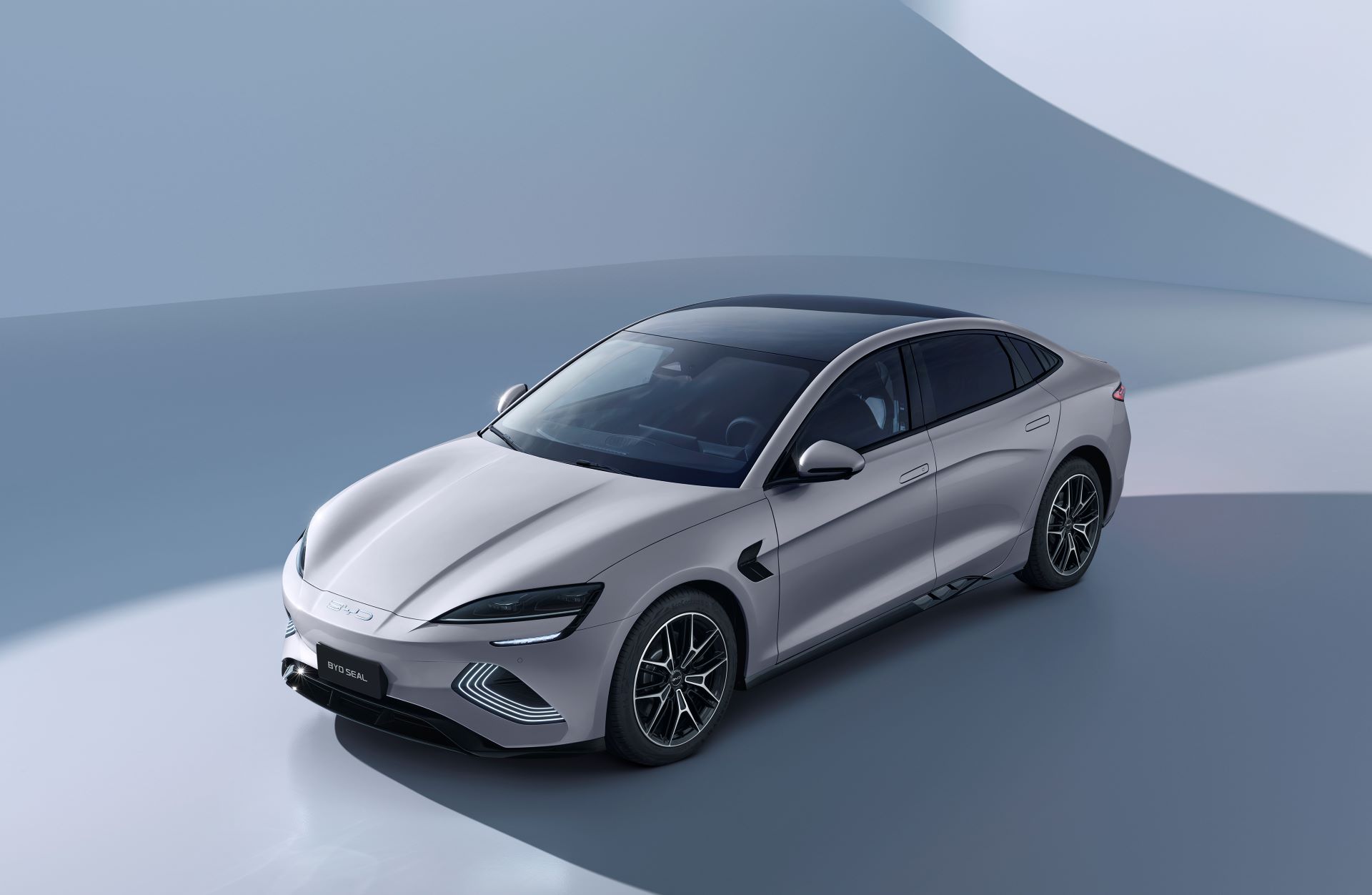 BYD Unveils 2026 SEAL with Enhanced Technology, Space and Style – Starting from £45,730