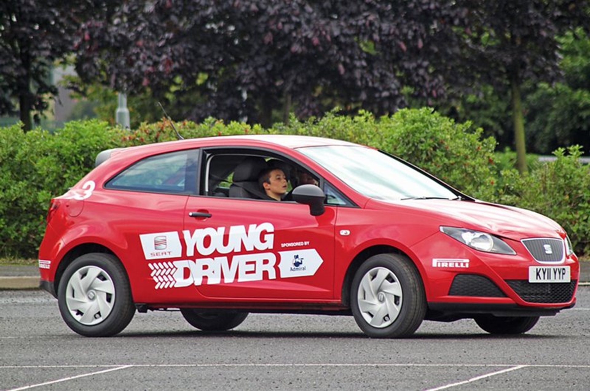 SEAT YOUNG DRIVER CELEBRATES MILESTONE LESSON
