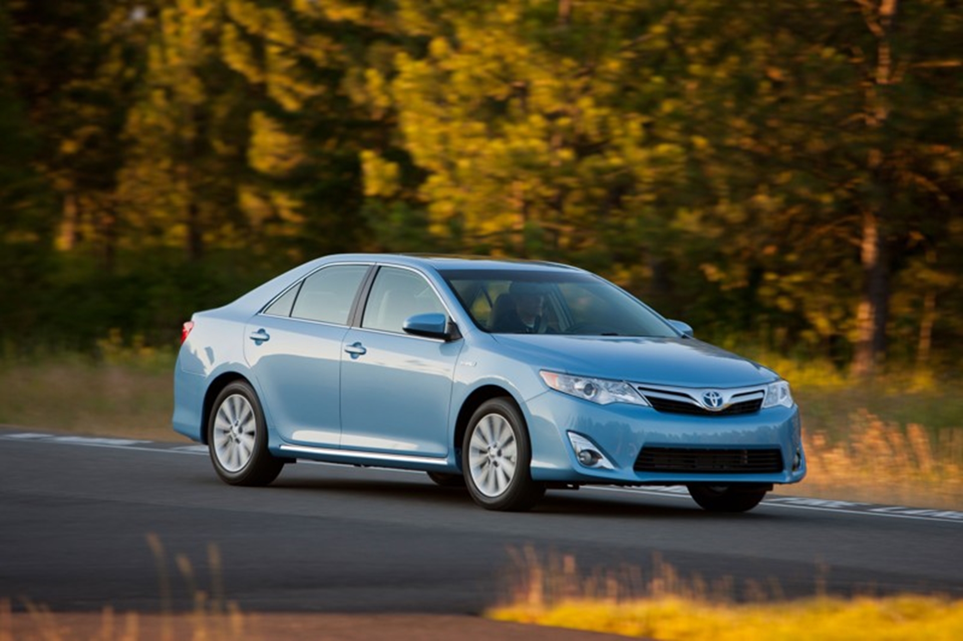 Toyota Announces Arrival of 2012 Camry Hybrid to Dealerships