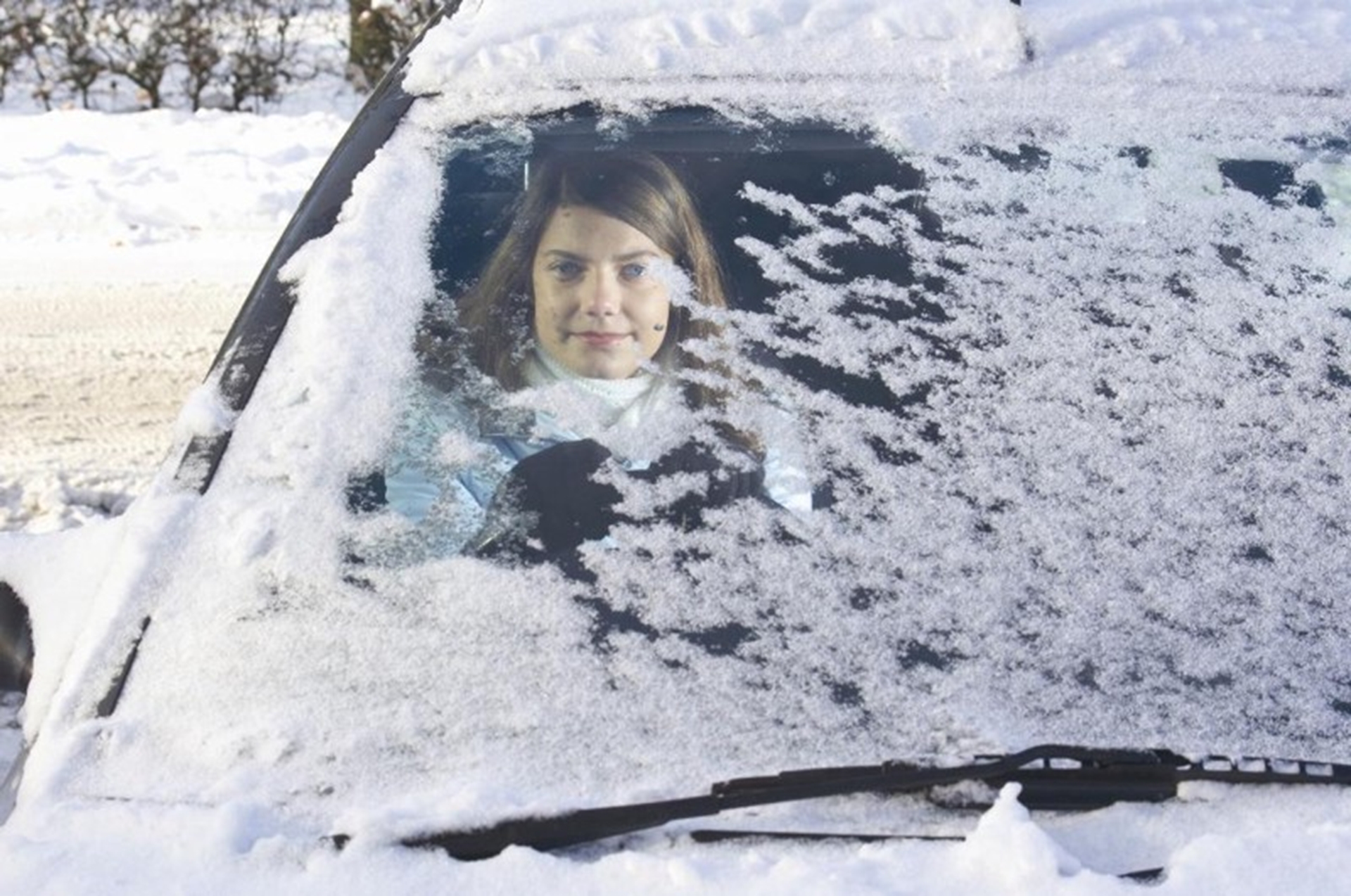 FORD CLEARS UP THE RISKS FROM FROZEN CAR WINDSCREENS THIS WINTER