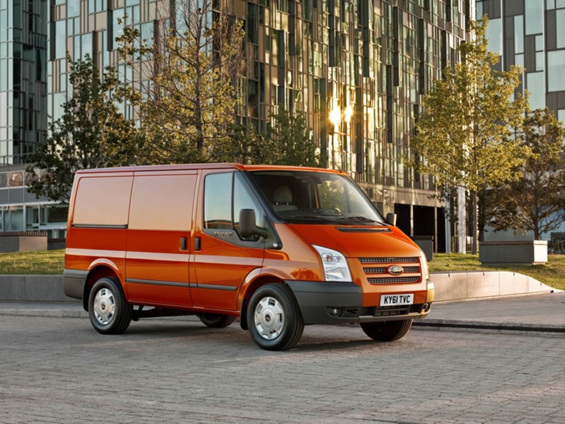 FORD TRANSIT WINS BEST MEDIUM COMMERCIAL VEHICLE FROM WHAT VAN?