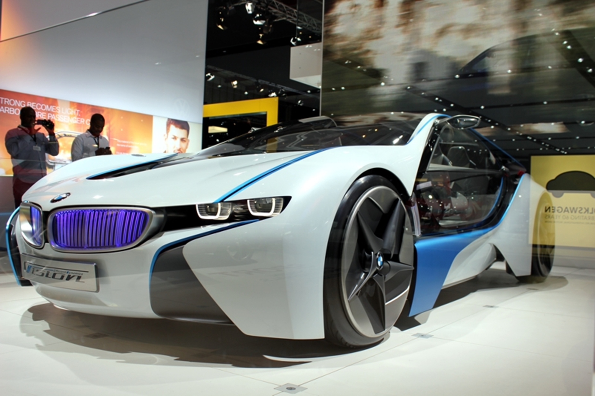 BMW i8 Concept Car from Mission Impossible 4 a big hit on the internet
