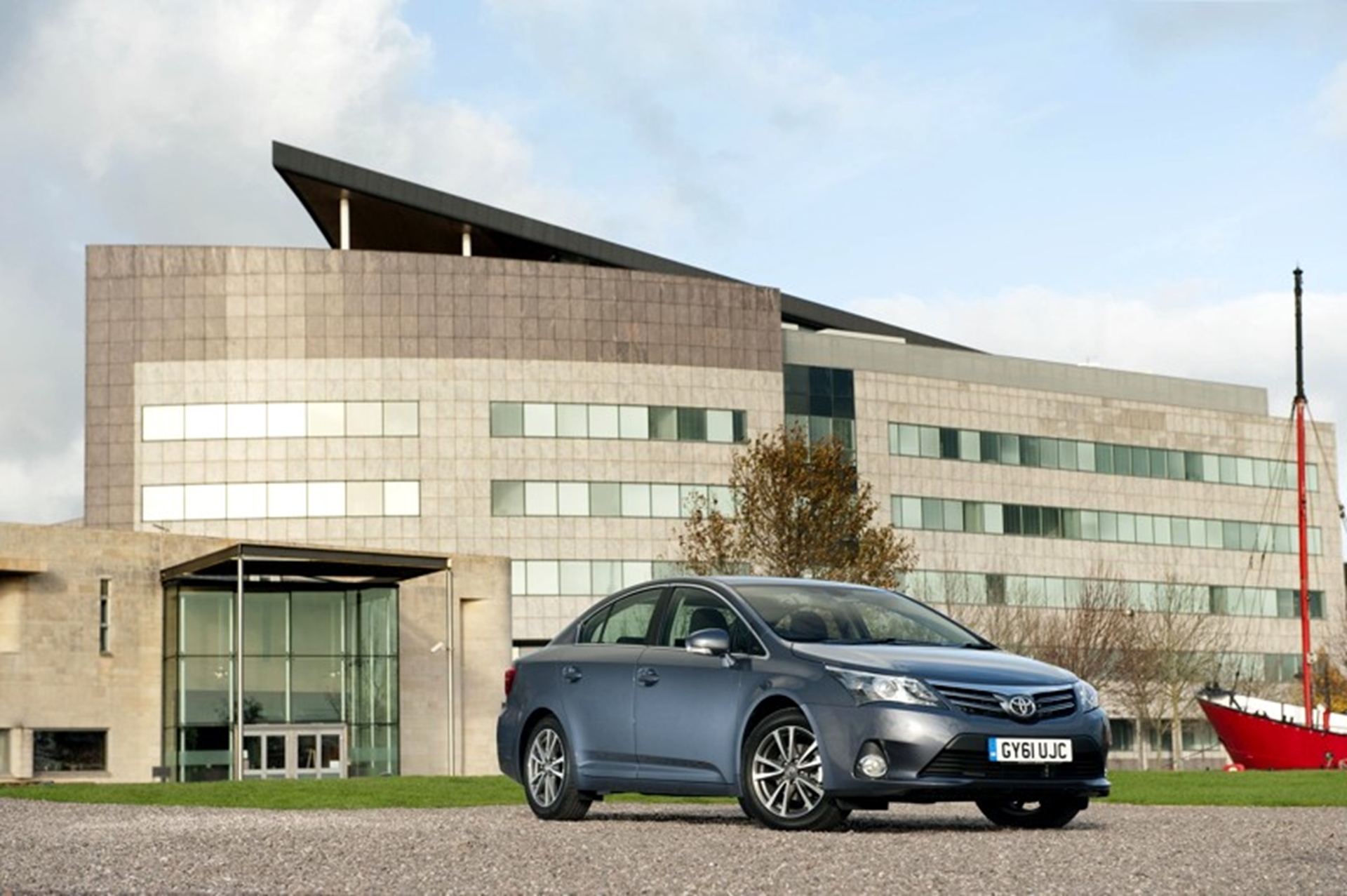 NEW TOYOTA AVENSIS ENGINEERED FOR SWEETER PERFORMANCE AND LOWER BILLS