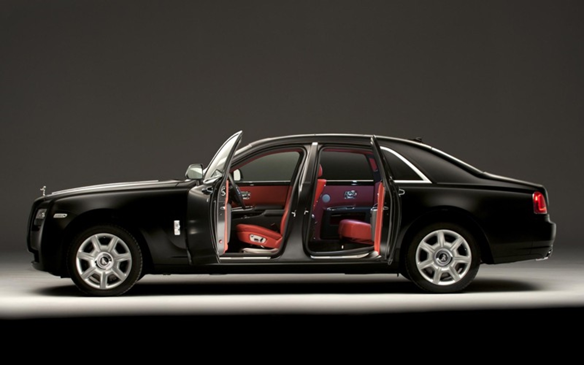 MORE ROLLS-ROYCE GHOST CLIENTS TURN TO BESPOKE PERSONALISATION