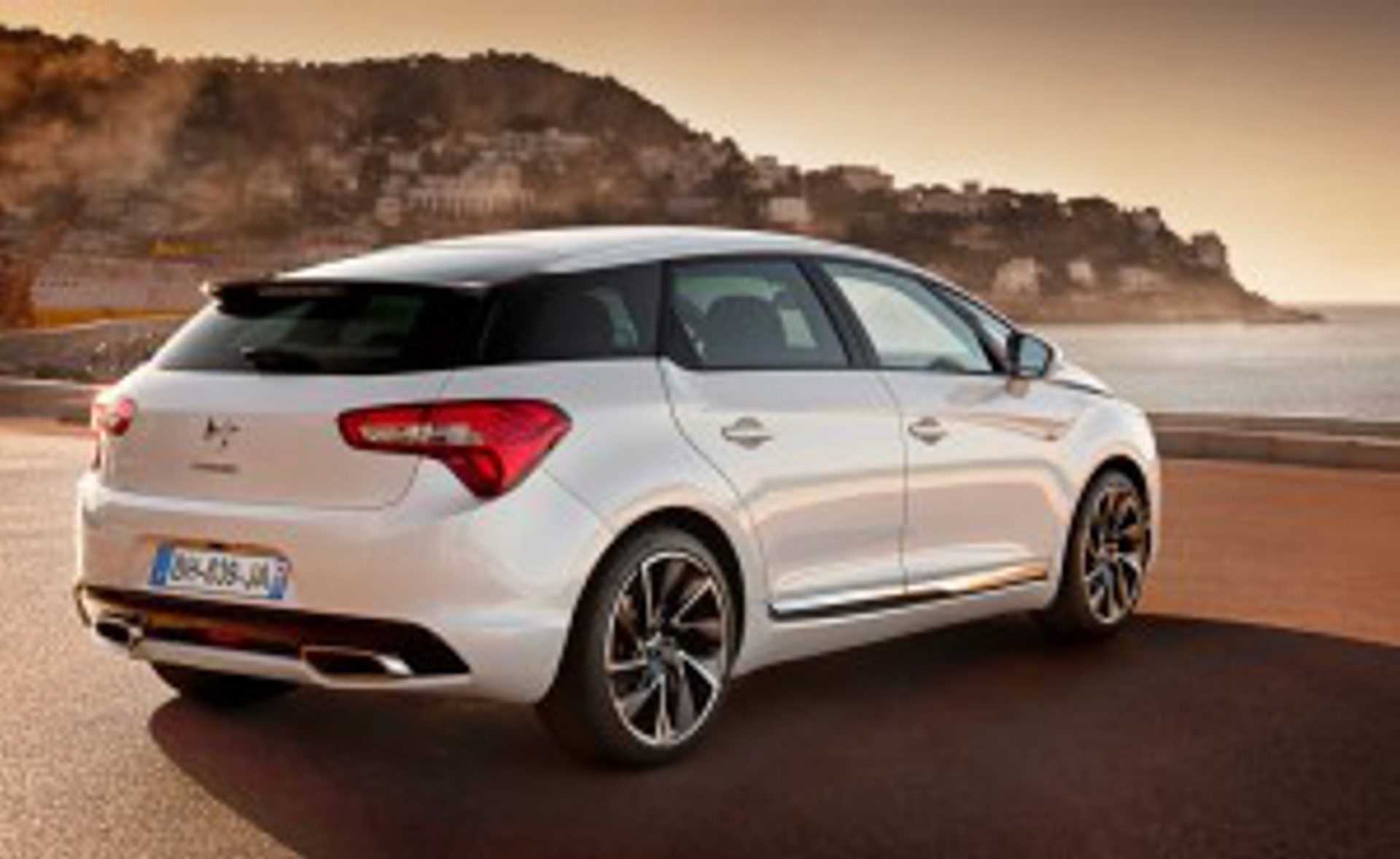 CLEAR CHANNEL TAKES DELIVERY OF FIRST CITROËN DS4 5-DOOR COUPÉS