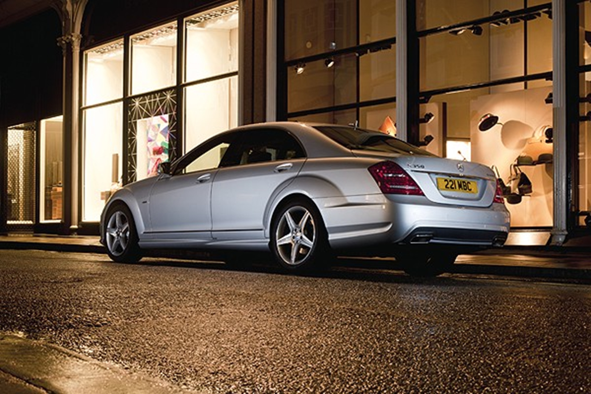 MERCEDES-BENZ UK ROLLS OUT ITS LOW-EMISSIONS CHAMPIONS TO DELIVER THE STARS TO THE 2012 LAUREUS WORLD SPORTS AWARDS