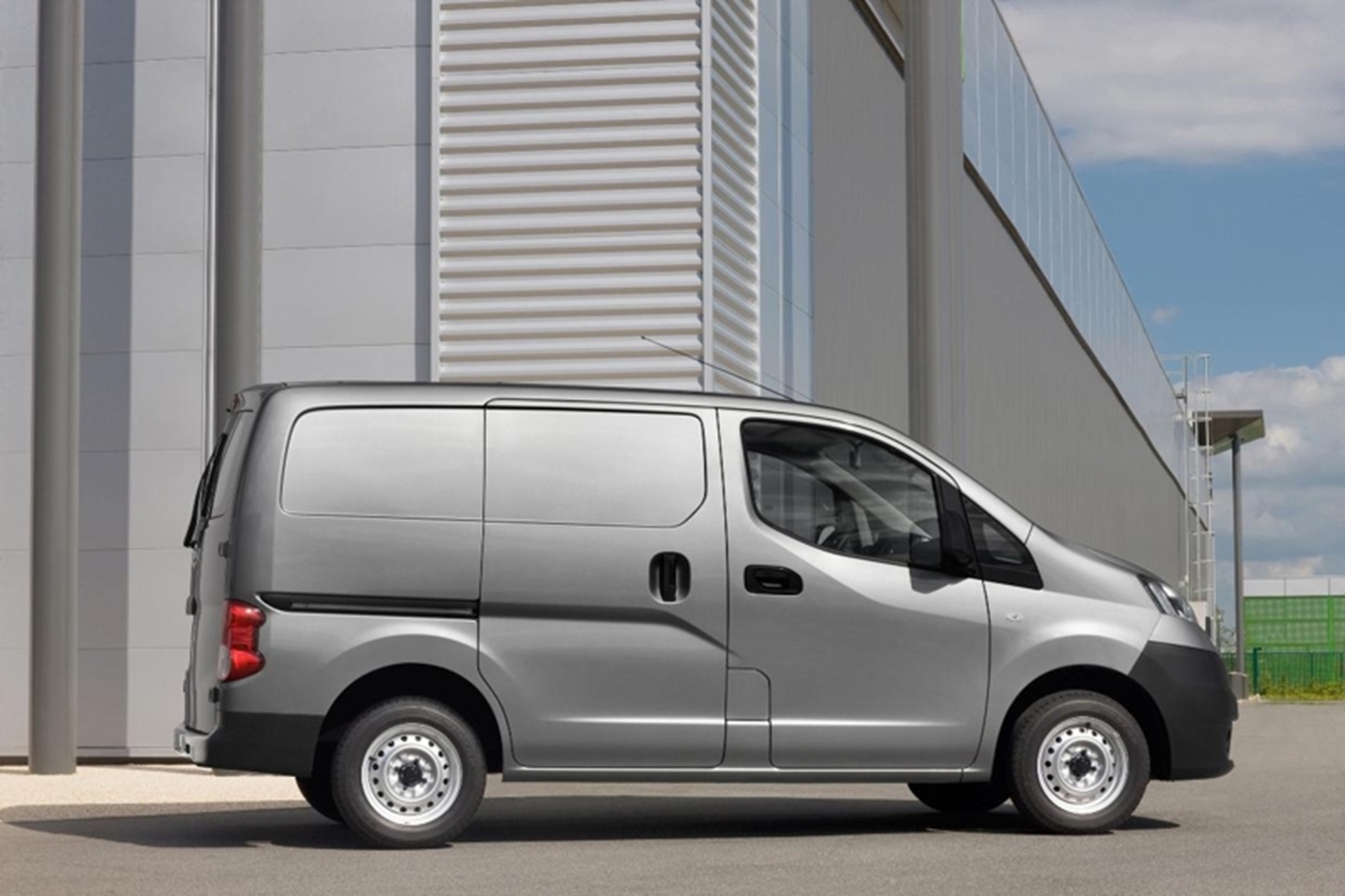 NISSAN’S 2011 LCV SALES PERFORMANCE BLOWS THE DOORS OFF 2010