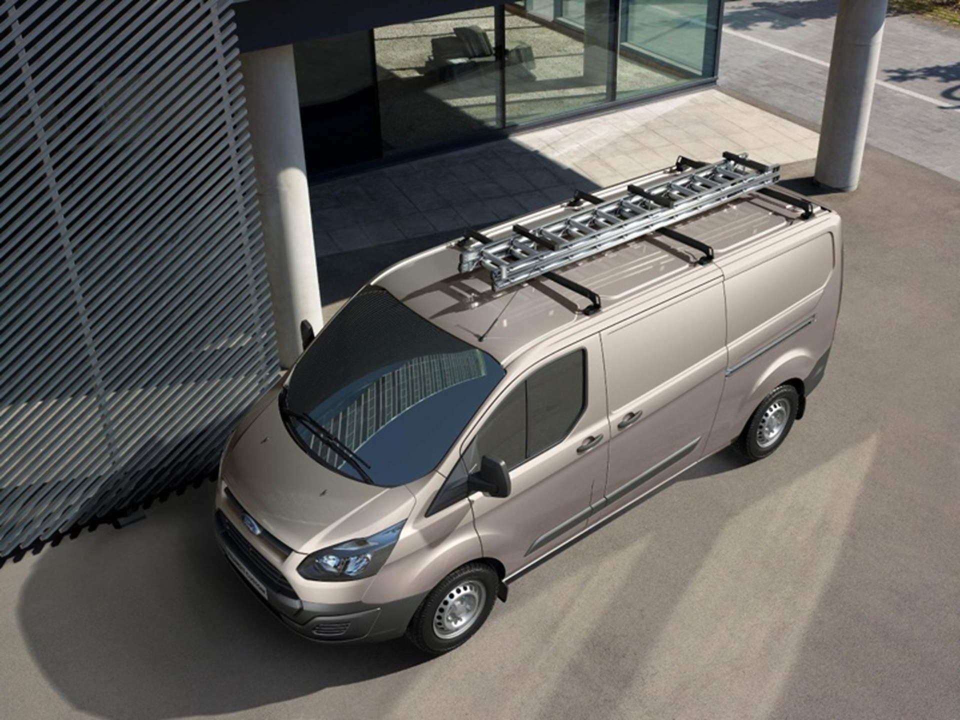 DYNAMIC NEW FORD TRANSIT CUSTOM BRINGS NEW LEVELS OF STYLE AND FUNCTIONALITY TO THE ONE-TONNE VAN MARKET
