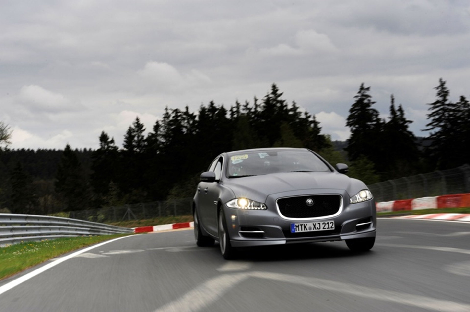 Jaguar launches XJ Sport and Speed taxi service
