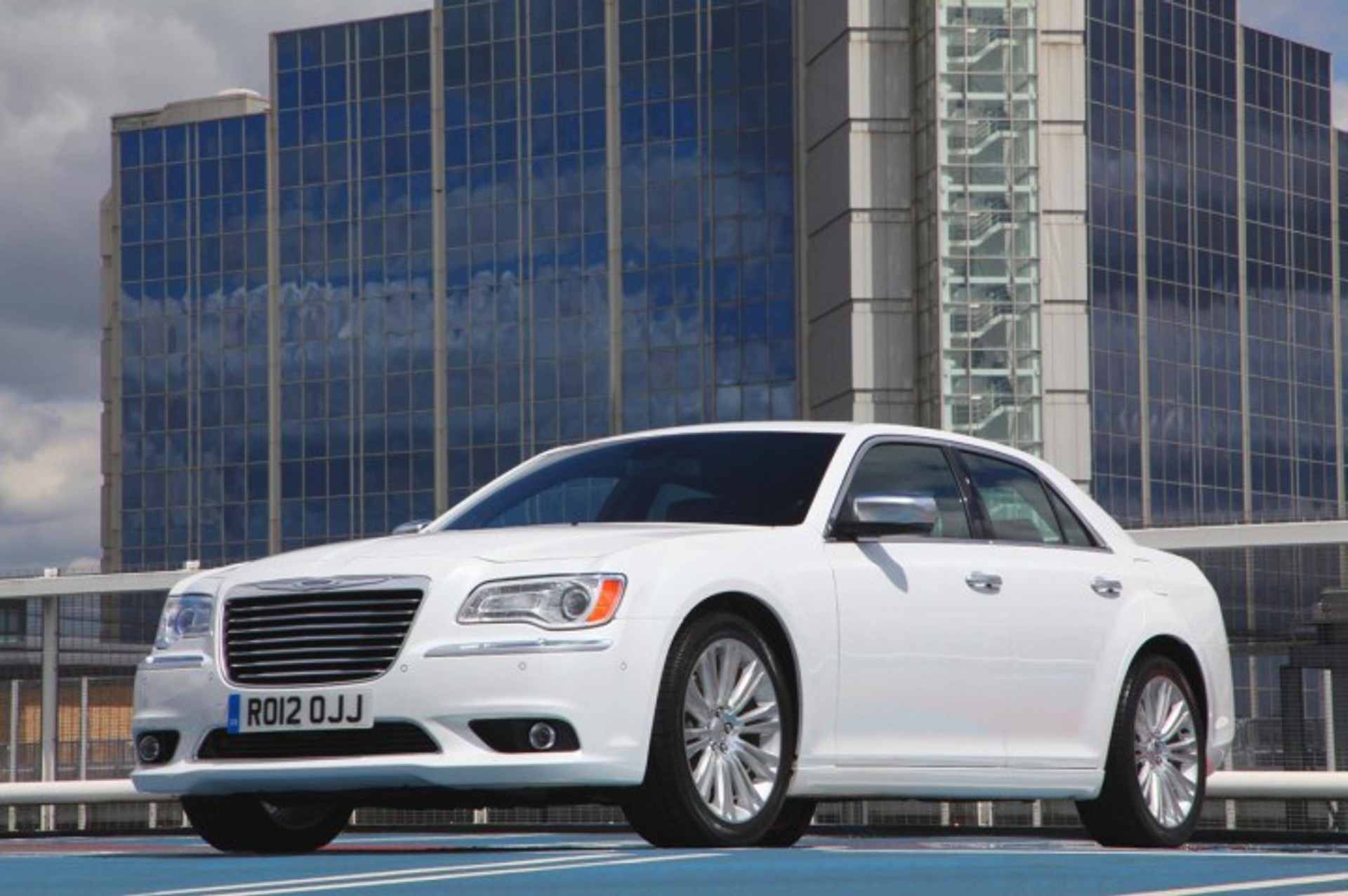 UK PUBLIC DEBUTS FOR CHRYSLER 300C AND JEEP GRAND CHEROKEE SRT AT CANARY WHARF MOTOREXPO