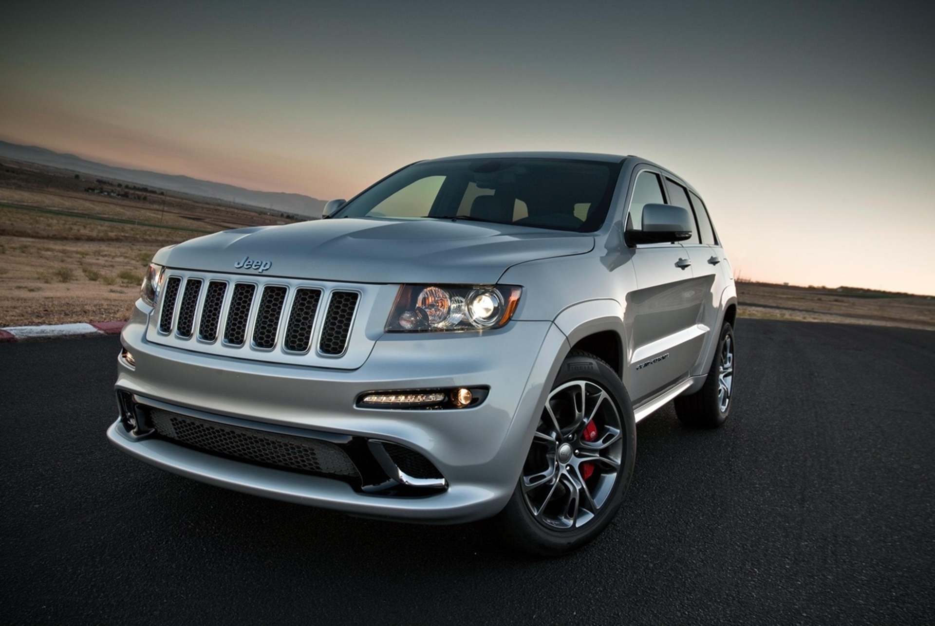 JEEP GRAND CHEROKEE SRT – THE MOST POWERFUL AND FASTEST JEEP EVER
