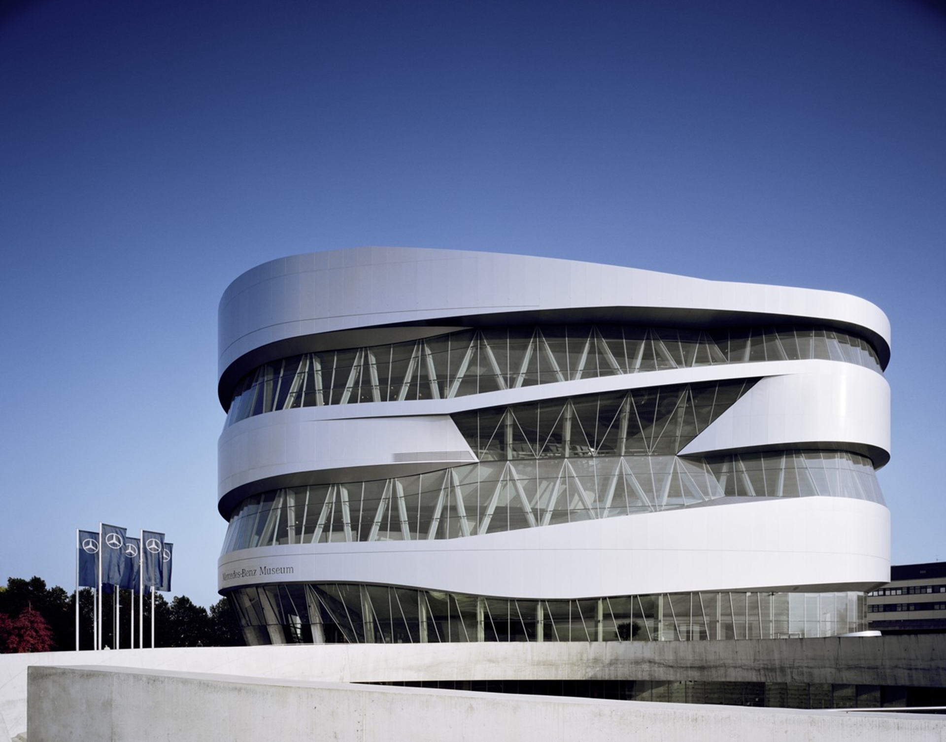 Mercedes-Benz Museum: Experiencing history by themes and epochs: Legend and Collection at the Museum