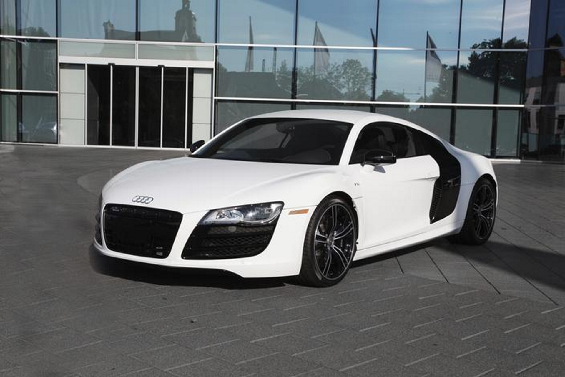 Audi USA Introduces R8 Exclusive Selection Editions for 2012