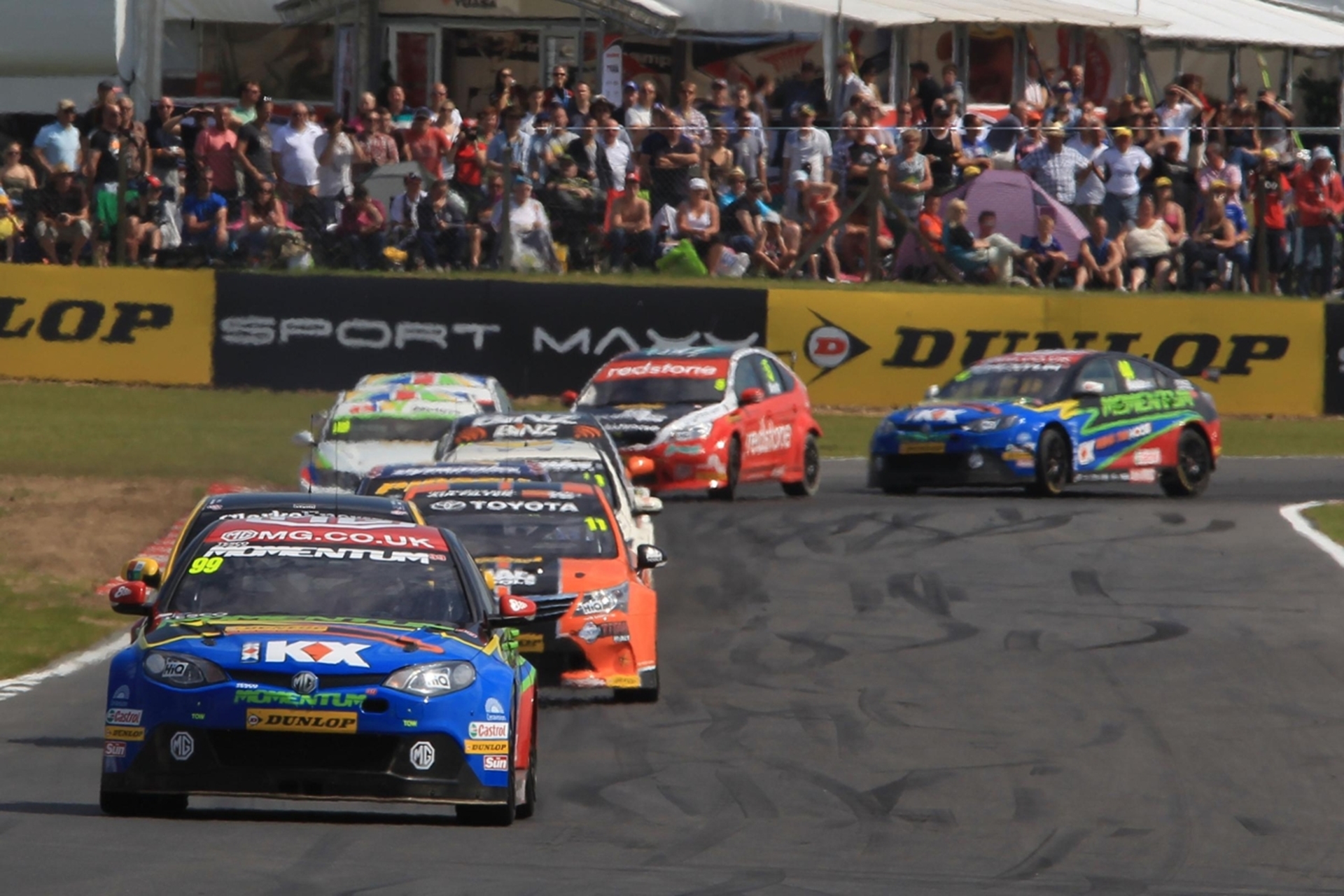 PLATO, JORDAN & NEWSHAM WIN AT SNETTERTON BUT NEAL STILL LEADS TITLE RACE