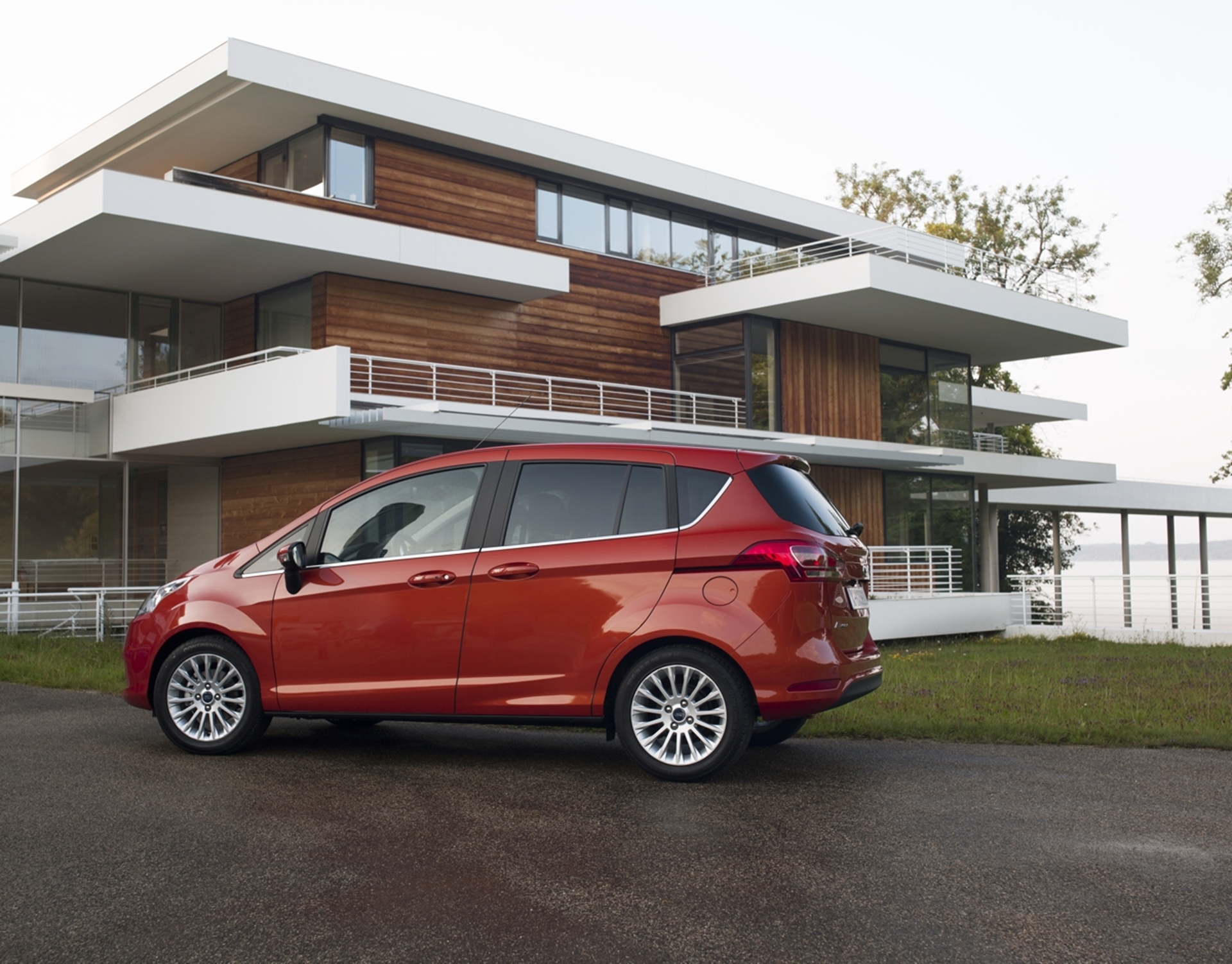 All-New Ford B-MAX Delivers Dynamic Design and Superior Driving Quality