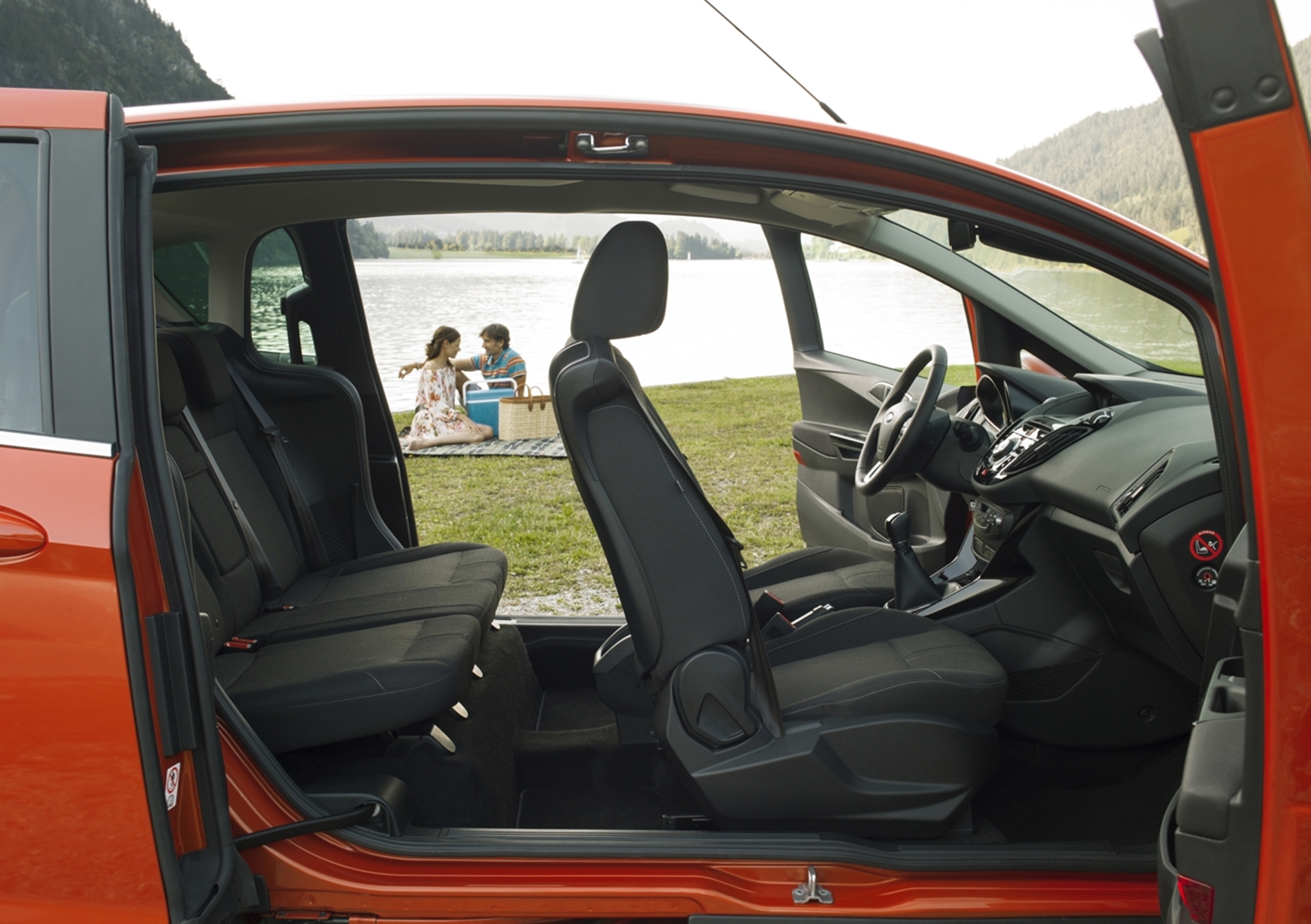 Stylish New Ford B-MAX Opens Doors to Practical Solutions for City Driving