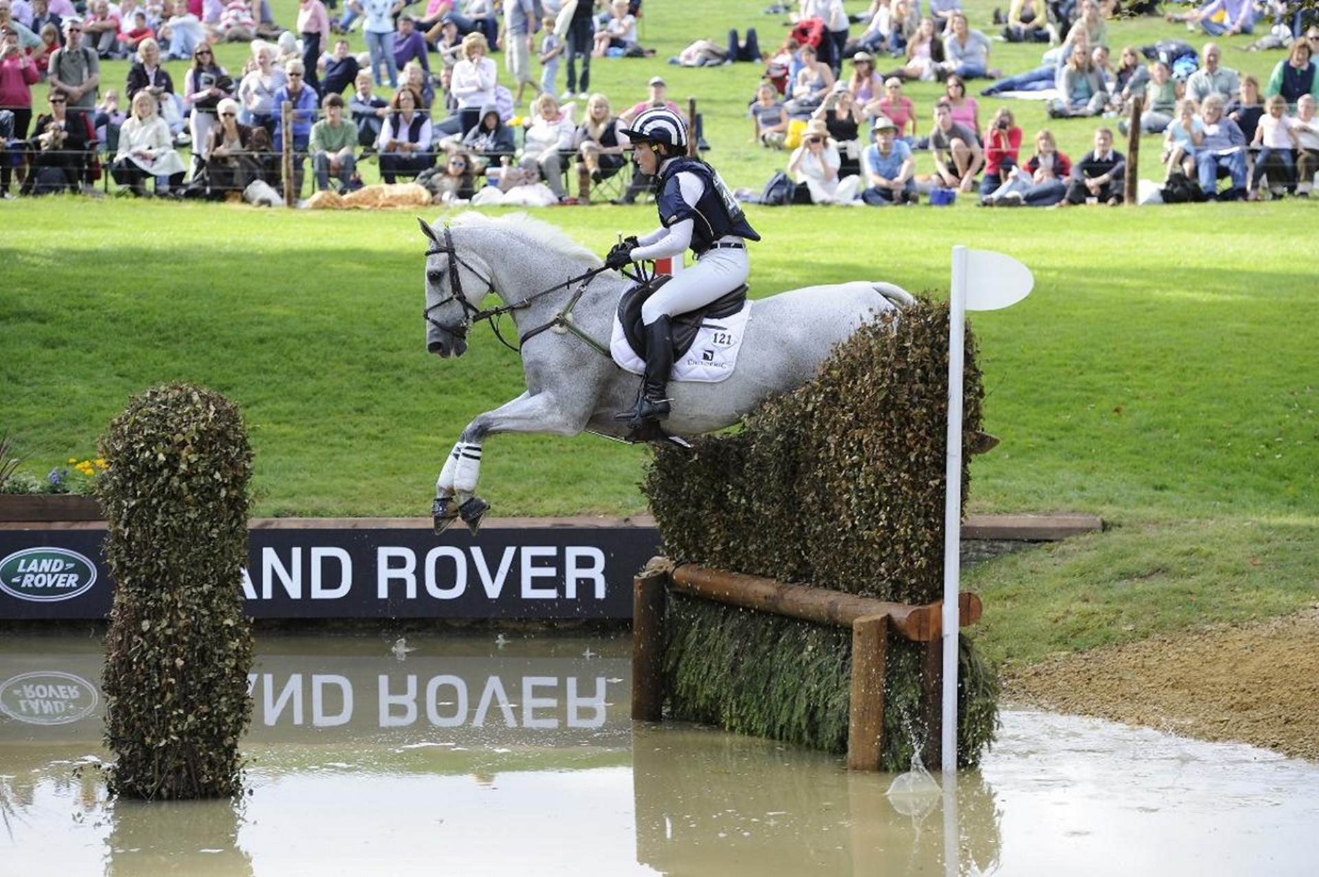 LAND ROVER CELEBRATES EQUESTRIAN TEAM GBR SUCCESS AT THE LAND ROVER BURGHLEY HORSE TRIALS