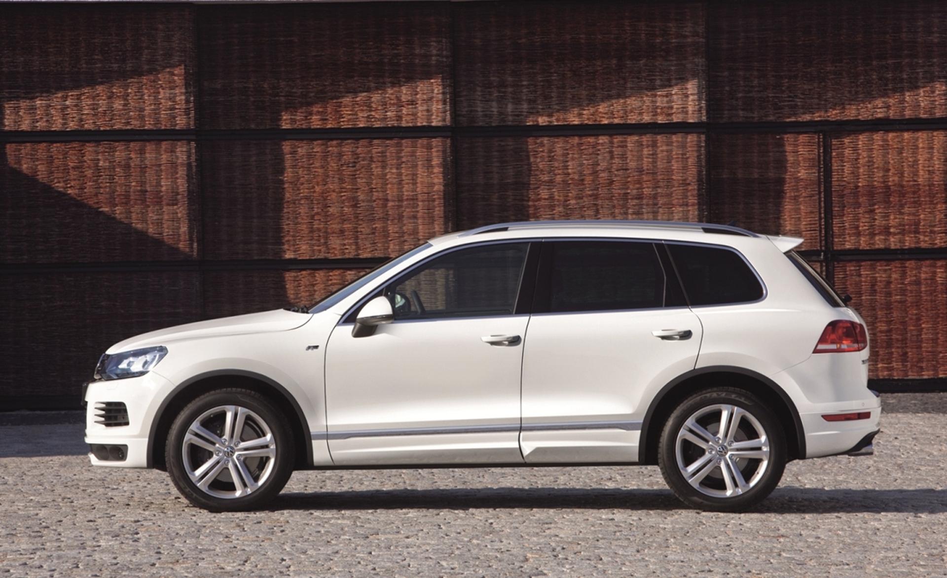 Volkswagen Touareg South Africa Touareg gets sporty, dynamic look with R-Line Package