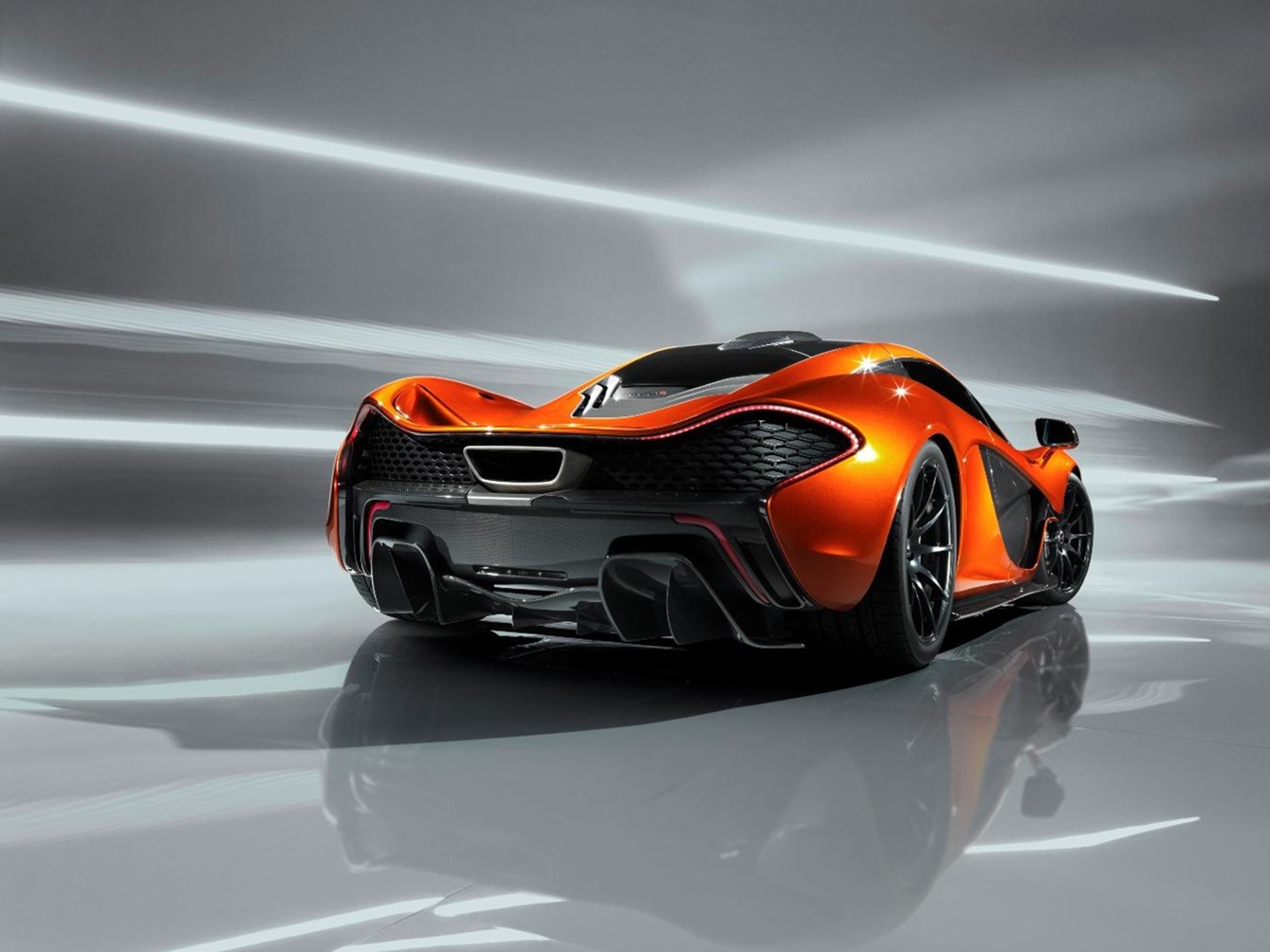 McLAREN P1 AIMS FOR POLE POSITION WITH GLOBAL DEBUT AT PARIS MOTOR SHOW