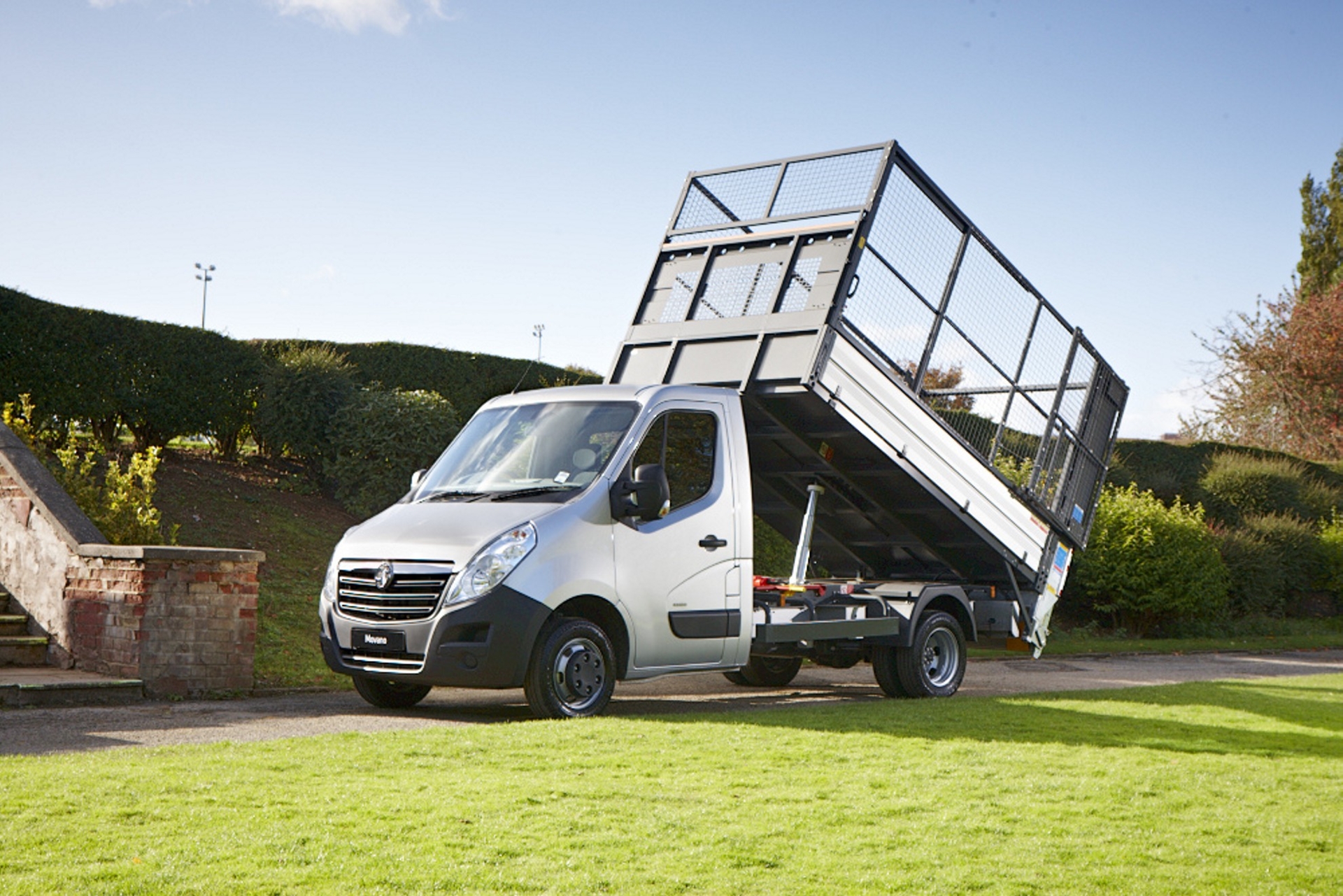 VAUXHALL AND VFS COLLABORATE ON NEW CAGED TIPPER