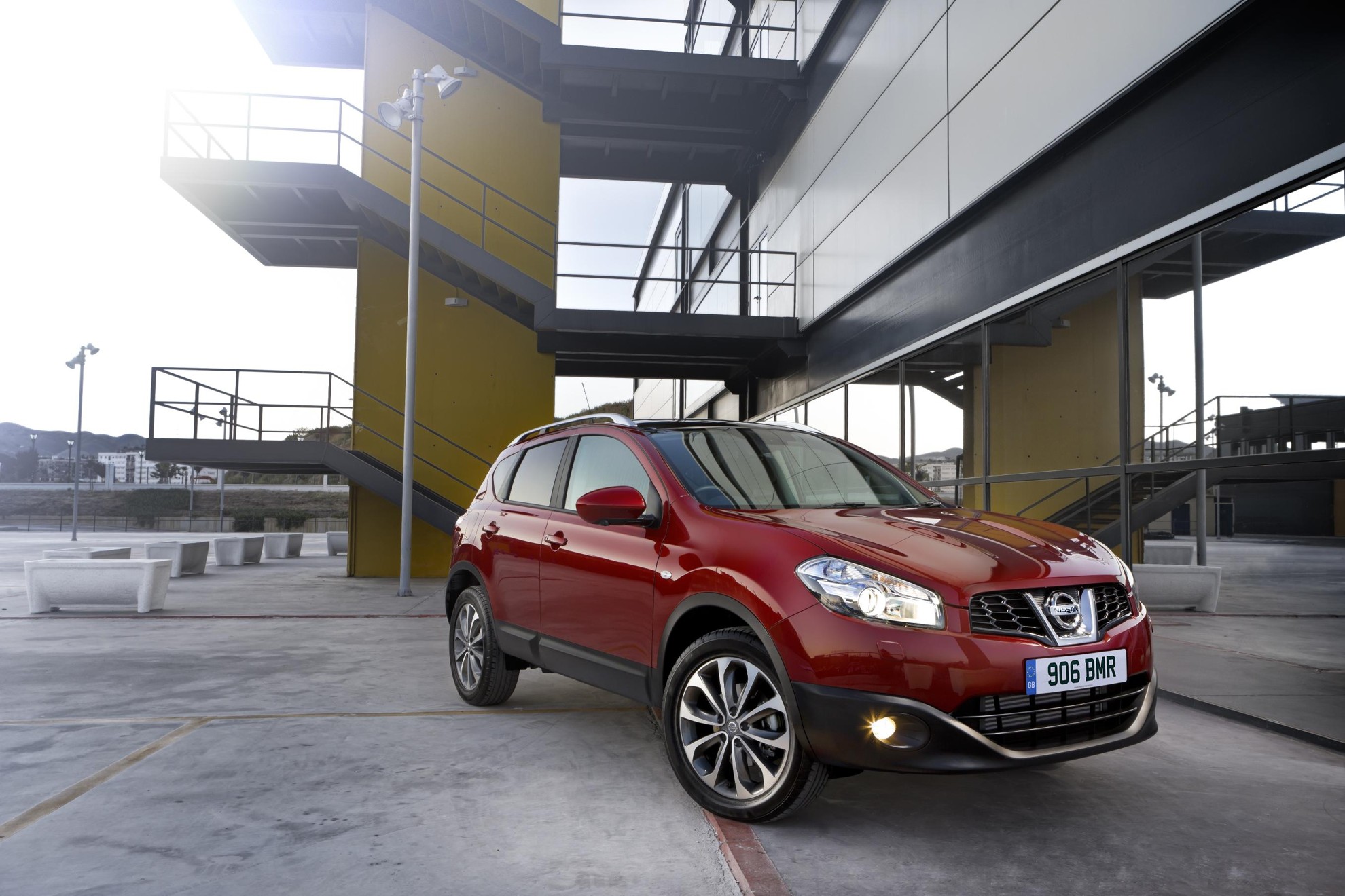 BRITISH BUILT QASHQAI TAKES BUSINESS CAR 2013 “CROSSOVER OF THE YEAR” CROWN