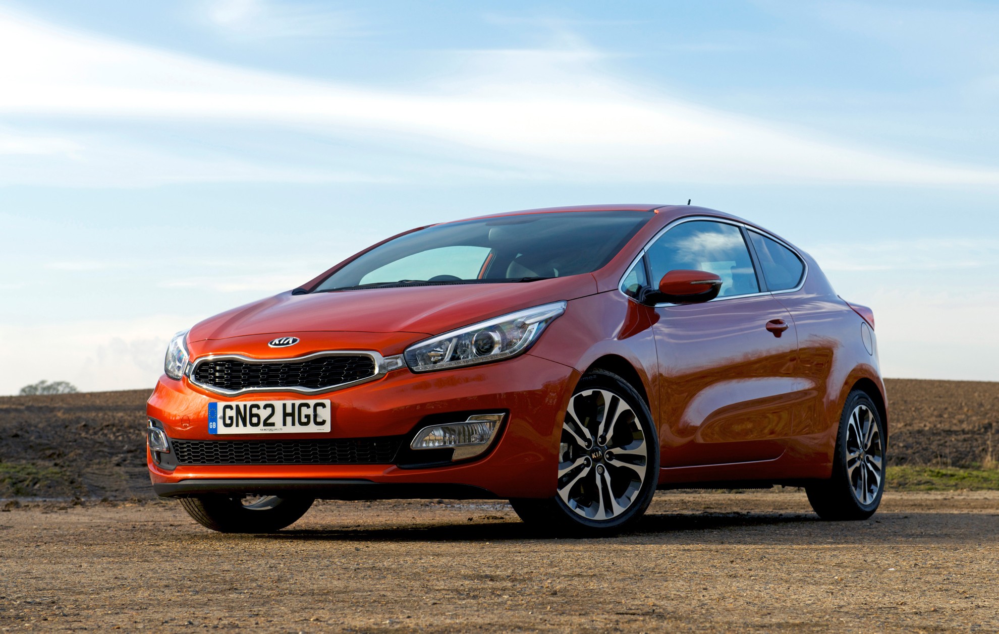 KIA REINTRODUCES 'GT-LINE S' CEED AND PROCEED; BRINGS DCT BACK