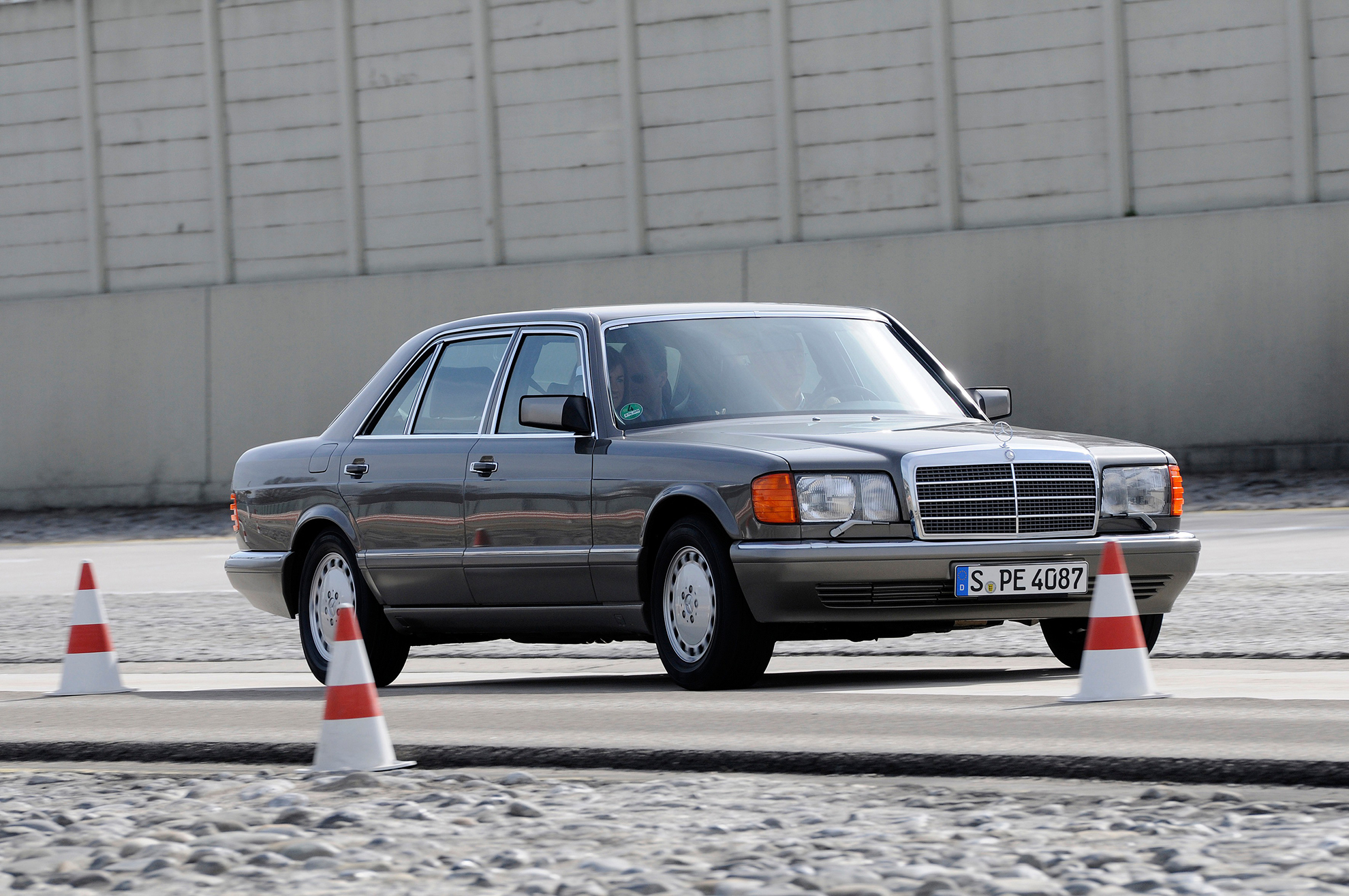 Mercedes-Benz S-Class: pioneer in vehicle safety