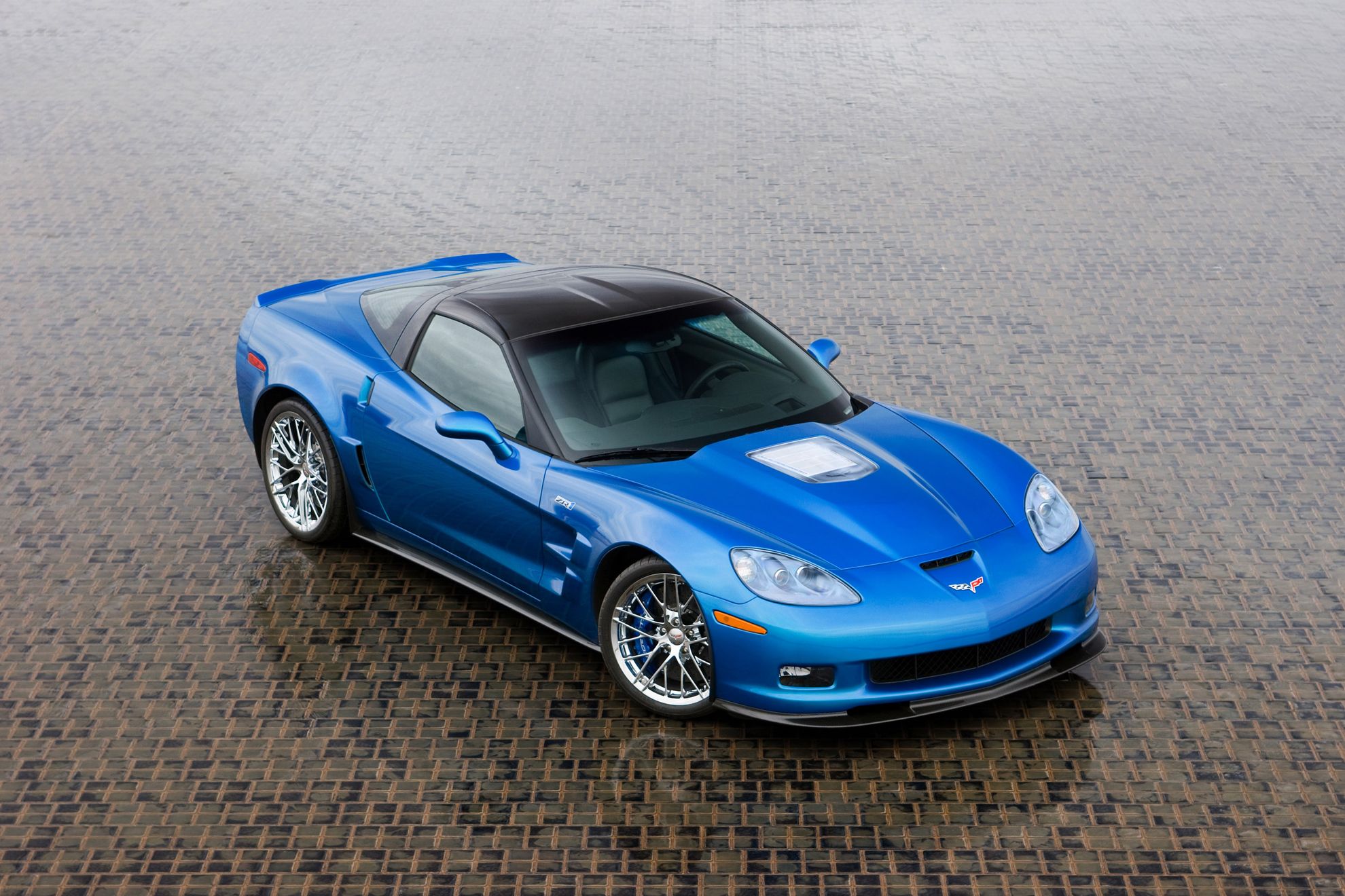 CHEVROLET TO OVERSEE RESTORATION OF HISTORIC CORVETTES