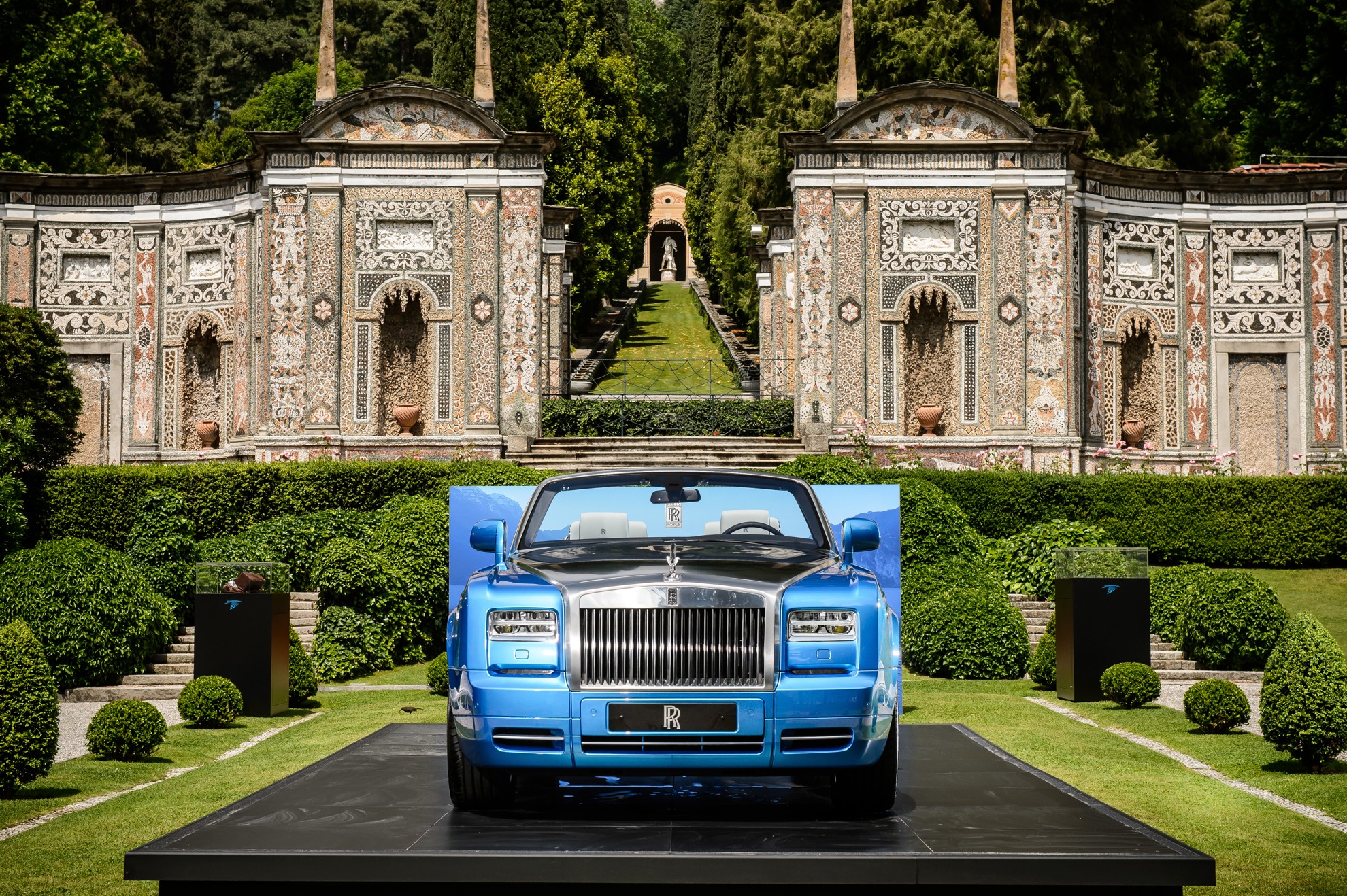 ROLLS-ROYCE PHANTOM DROPHEAD COUPÉ WATERSPEED COLLECTION ARRIVES AT SPIRITUAL HOME IN THE ITALIAN LAKES
