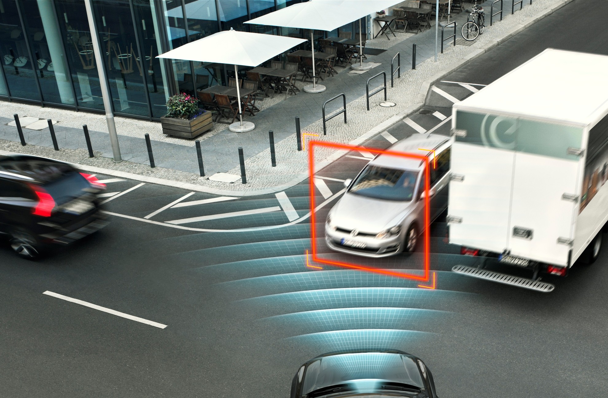 Volvo XC90: innovative IntelliSafe solutions for tricky parking and tight manoeuvres