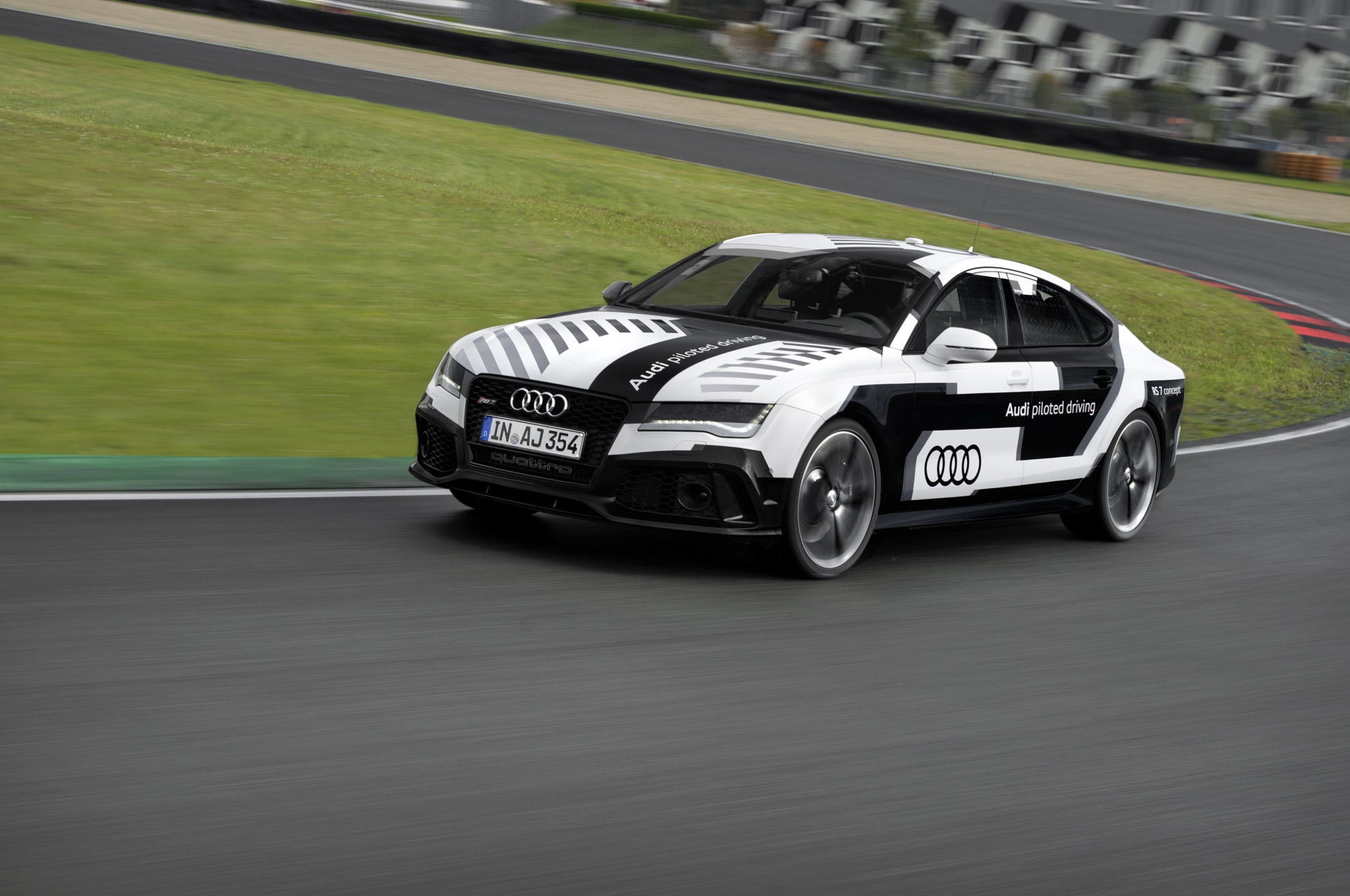 Audi RS 7 takes piloted driving to the limit