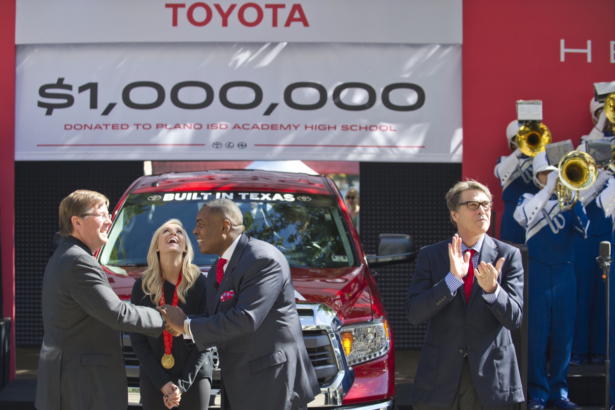 HELLO TEXAS! TOYOTA GIVES HEARTY THANKS FOR ROLLING OUT THE WELCOME WAGON